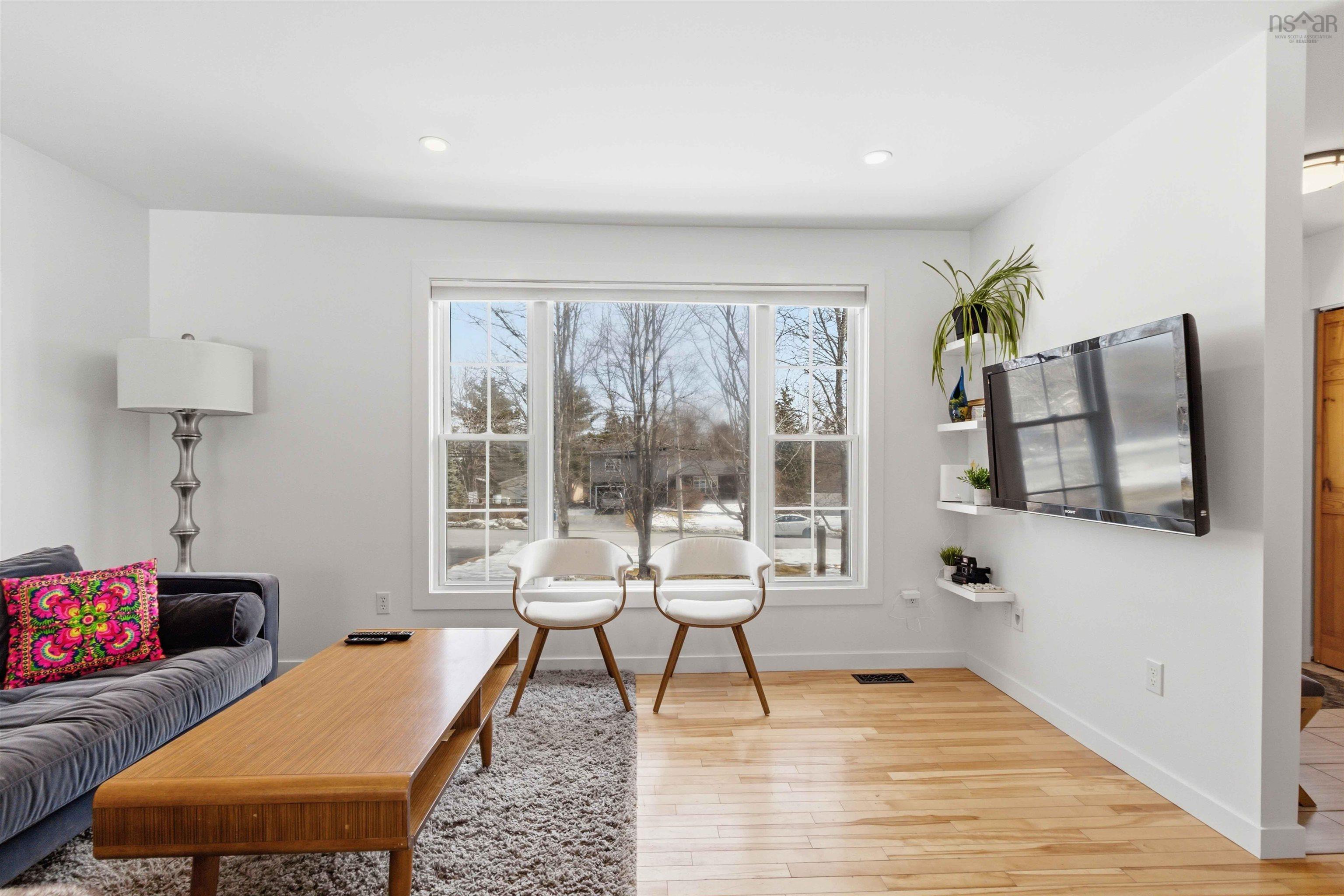 $549,900.00: 18 Charleswood Drive, Windsor Junction