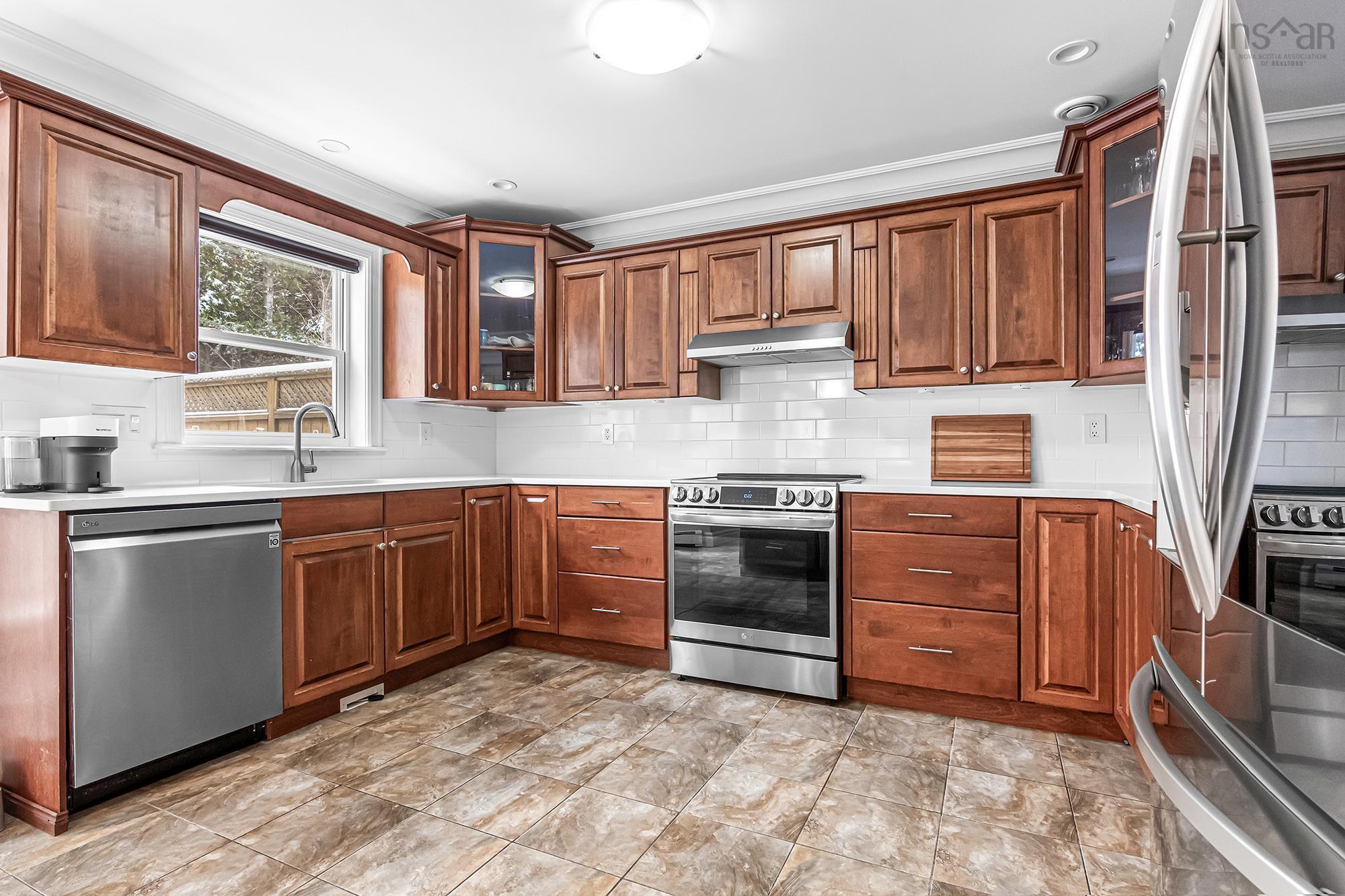 $885,000.00: 361 Portland Hills Drive, Dartmouth