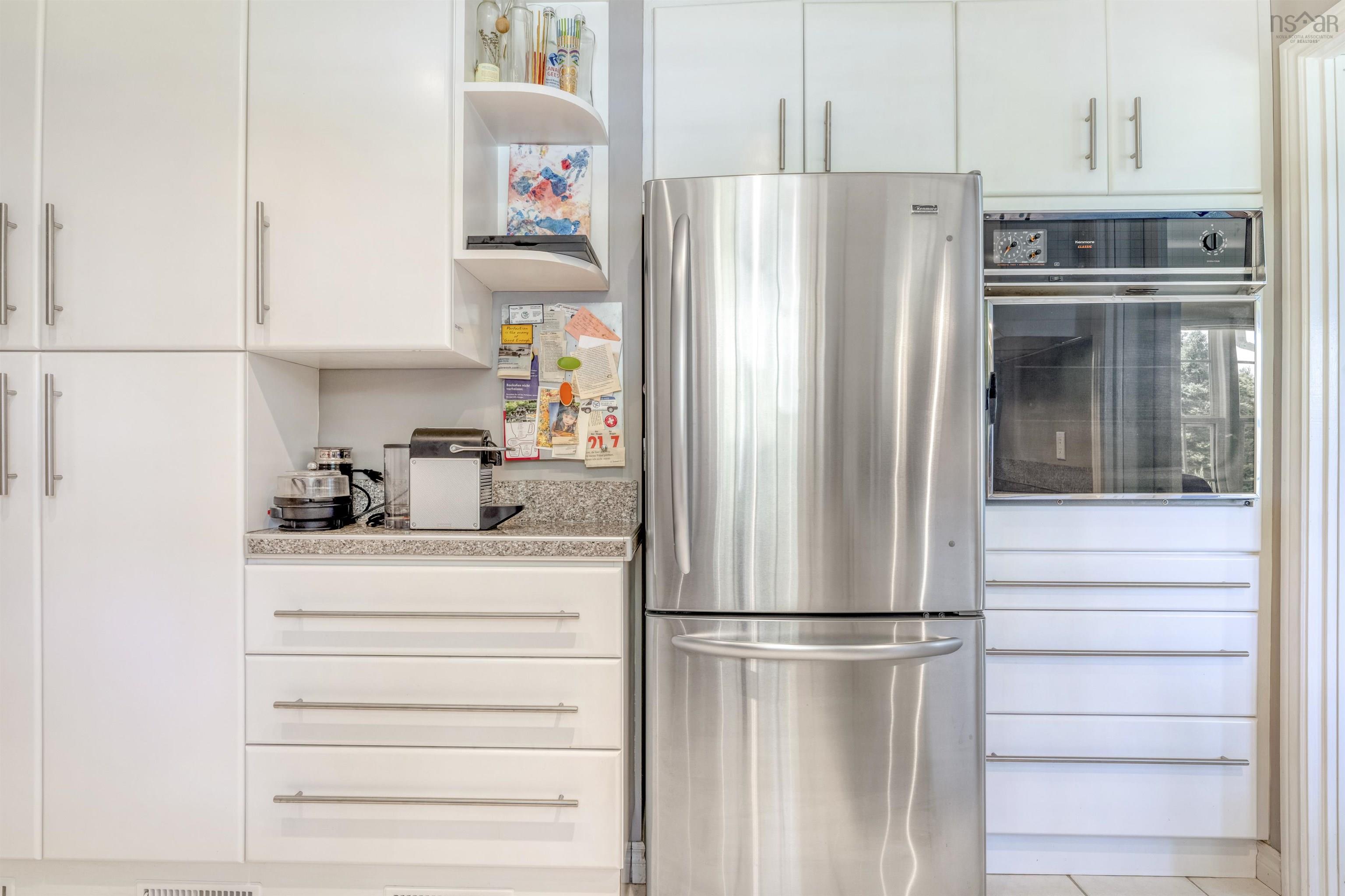 $998,000.00: 210 South Cove Drive, Feltzen South