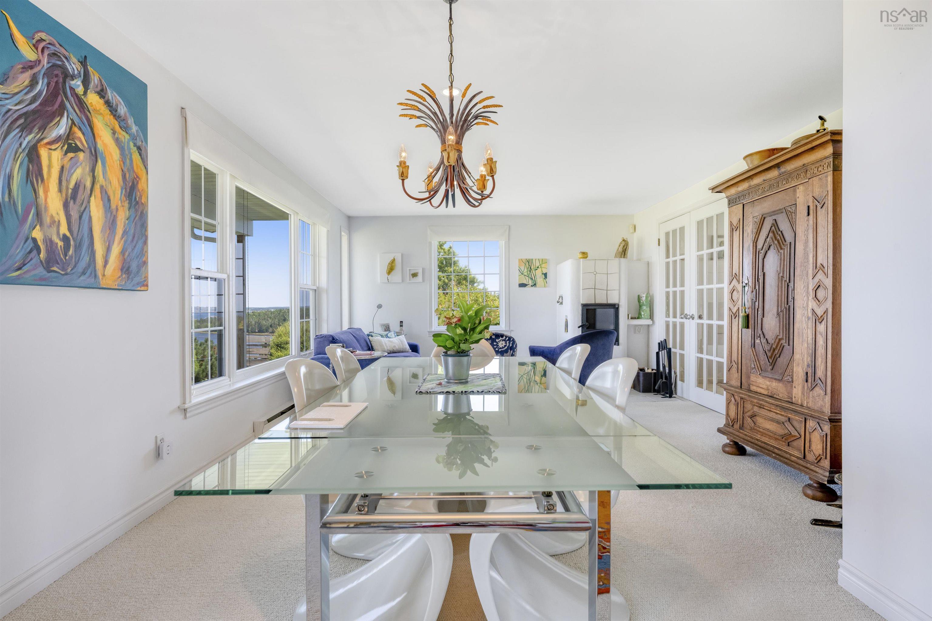 $998,000.00: 210 South Cove Drive, Feltzen South