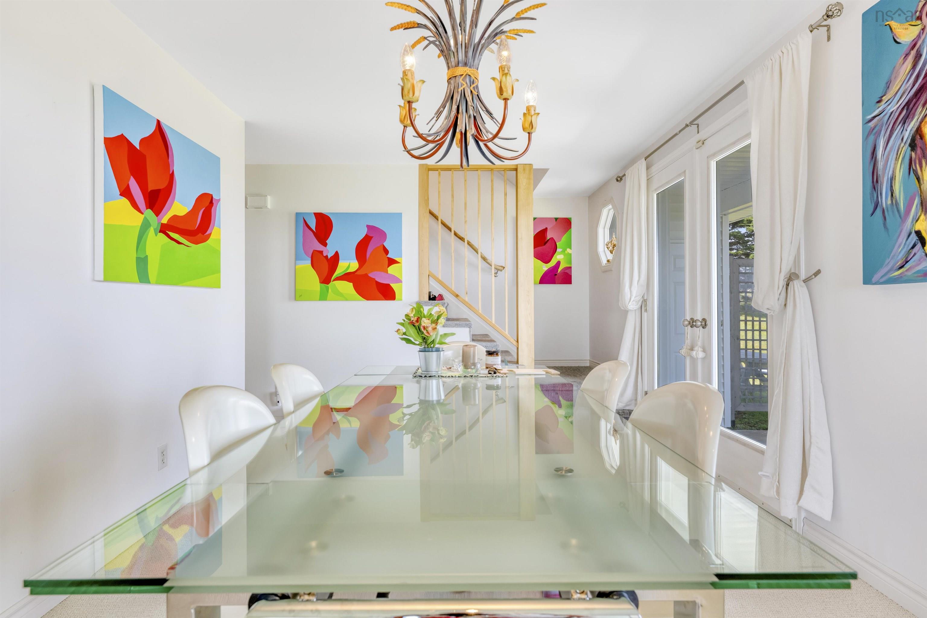 $998,000.00: 210 South Cove Drive, Feltzen South