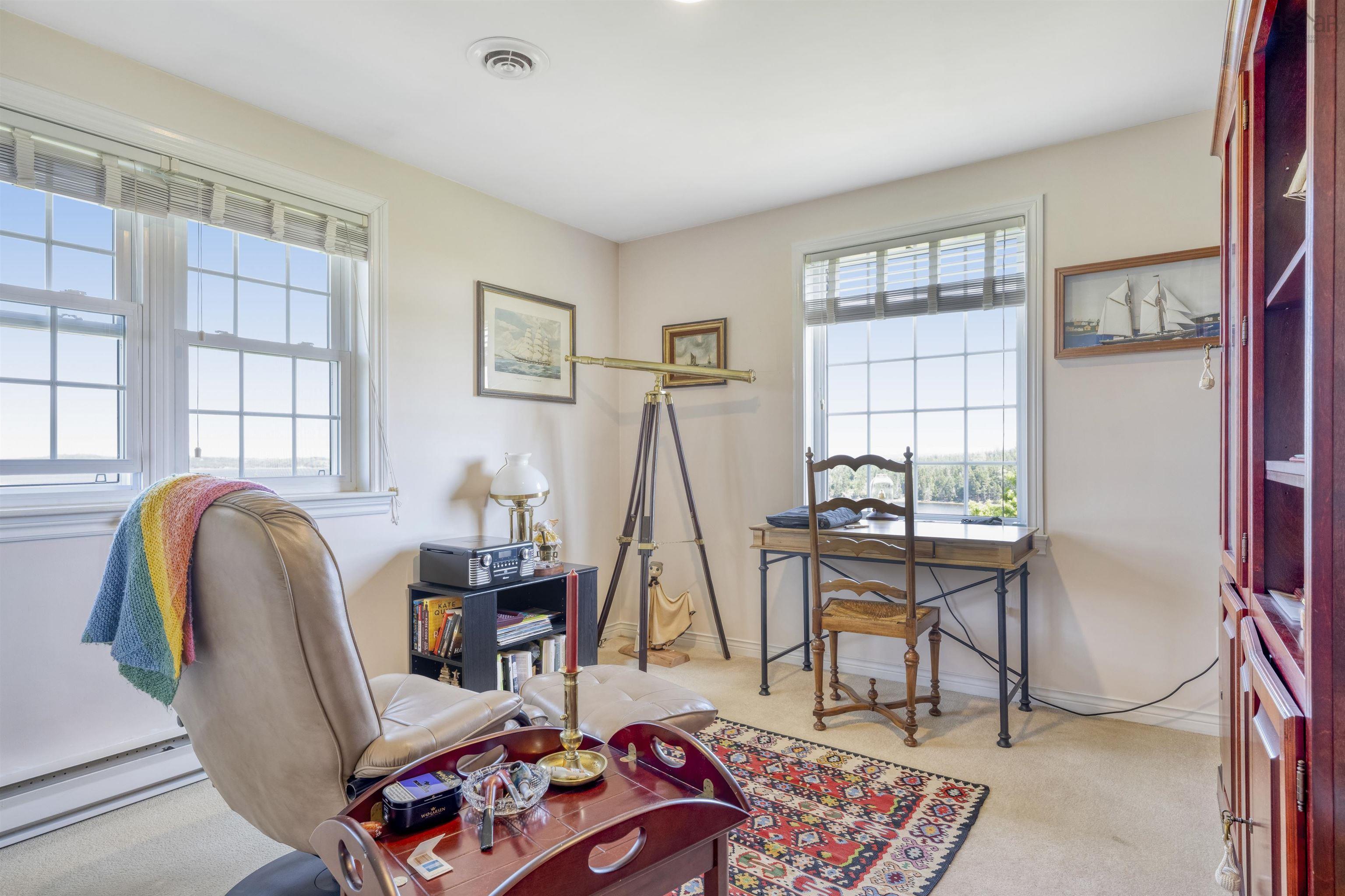 $998,000.00: 210 South Cove Drive, Feltzen South