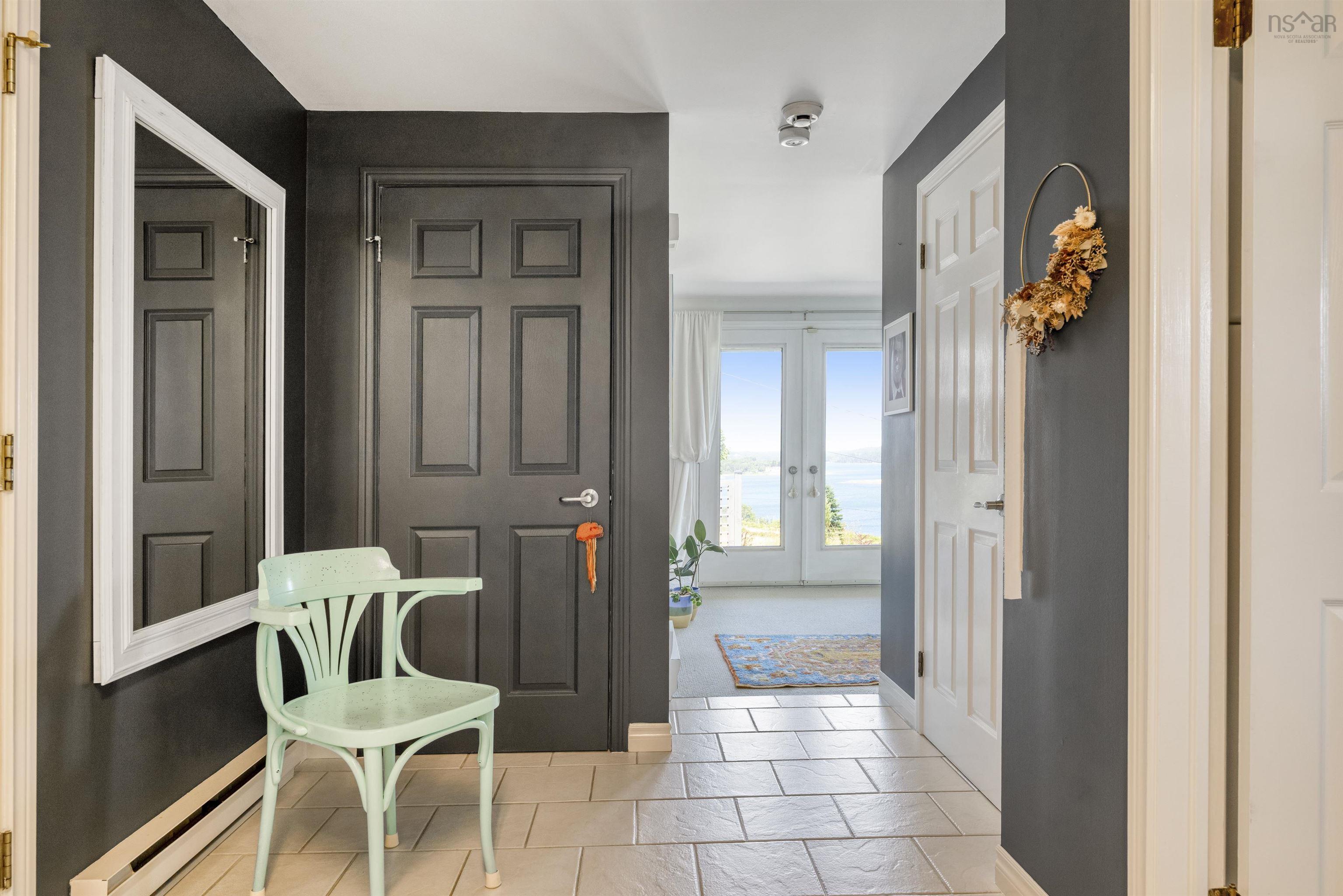 $998,000.00: 210 South Cove Drive, Feltzen South