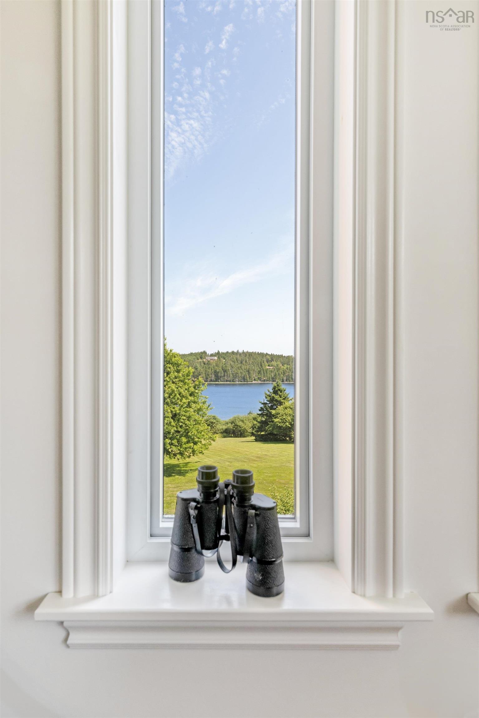 $998,000.00: 210 South Cove Drive, Feltzen South