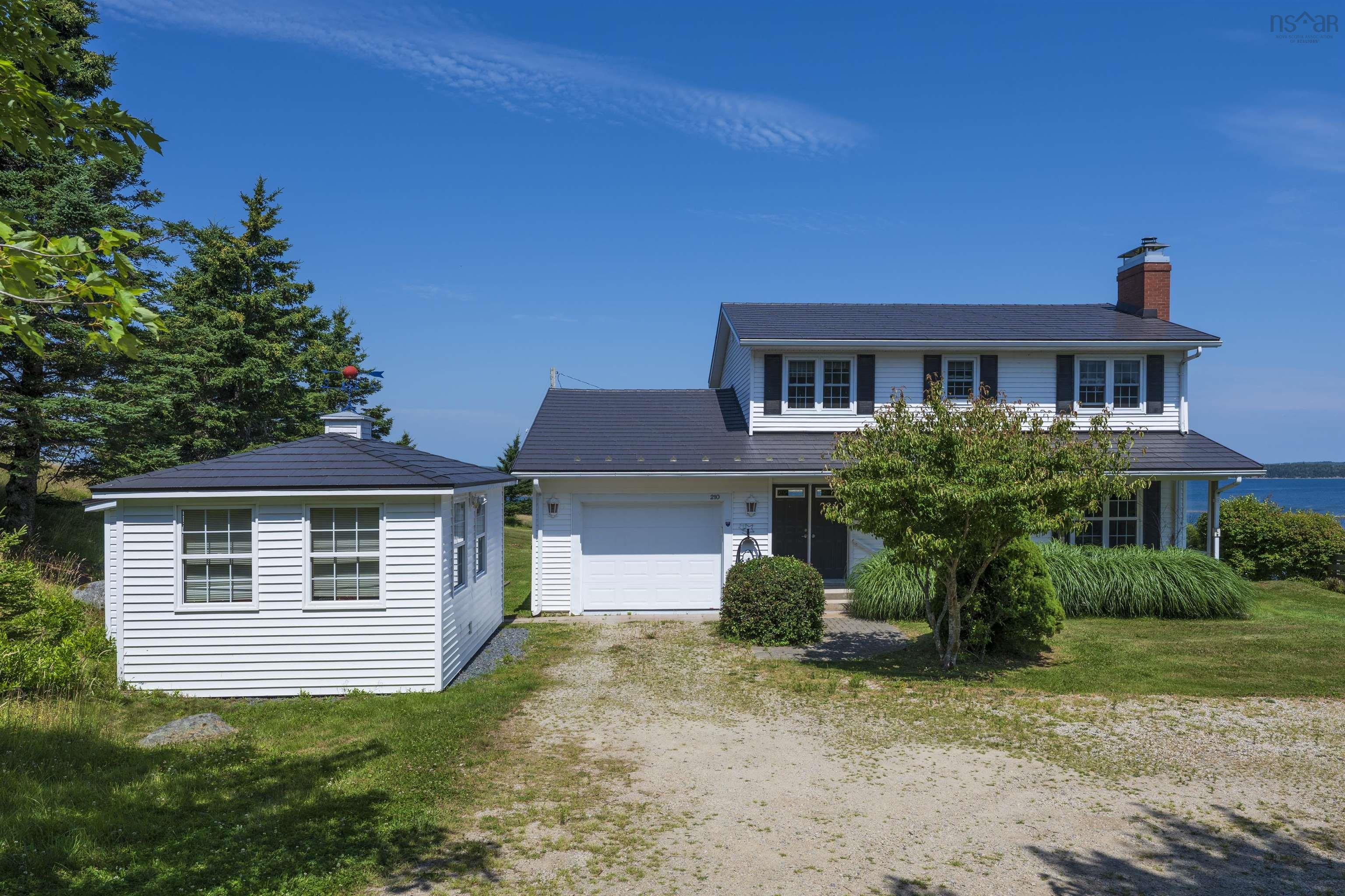 $998,000.00: 210 South Cove Drive, Feltzen South