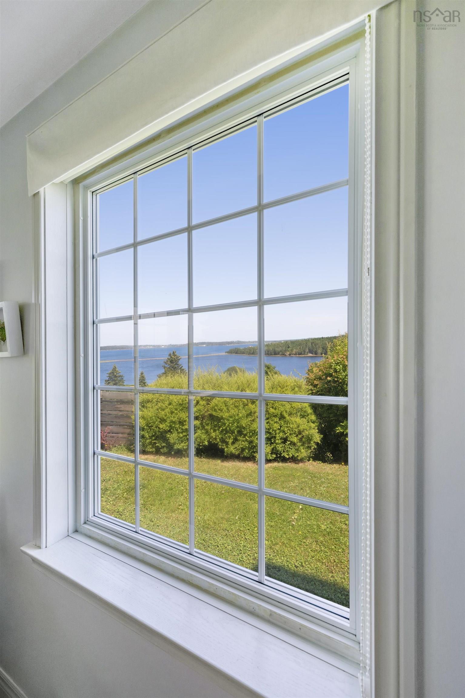 $998,000.00: 210 South Cove Drive, Feltzen South