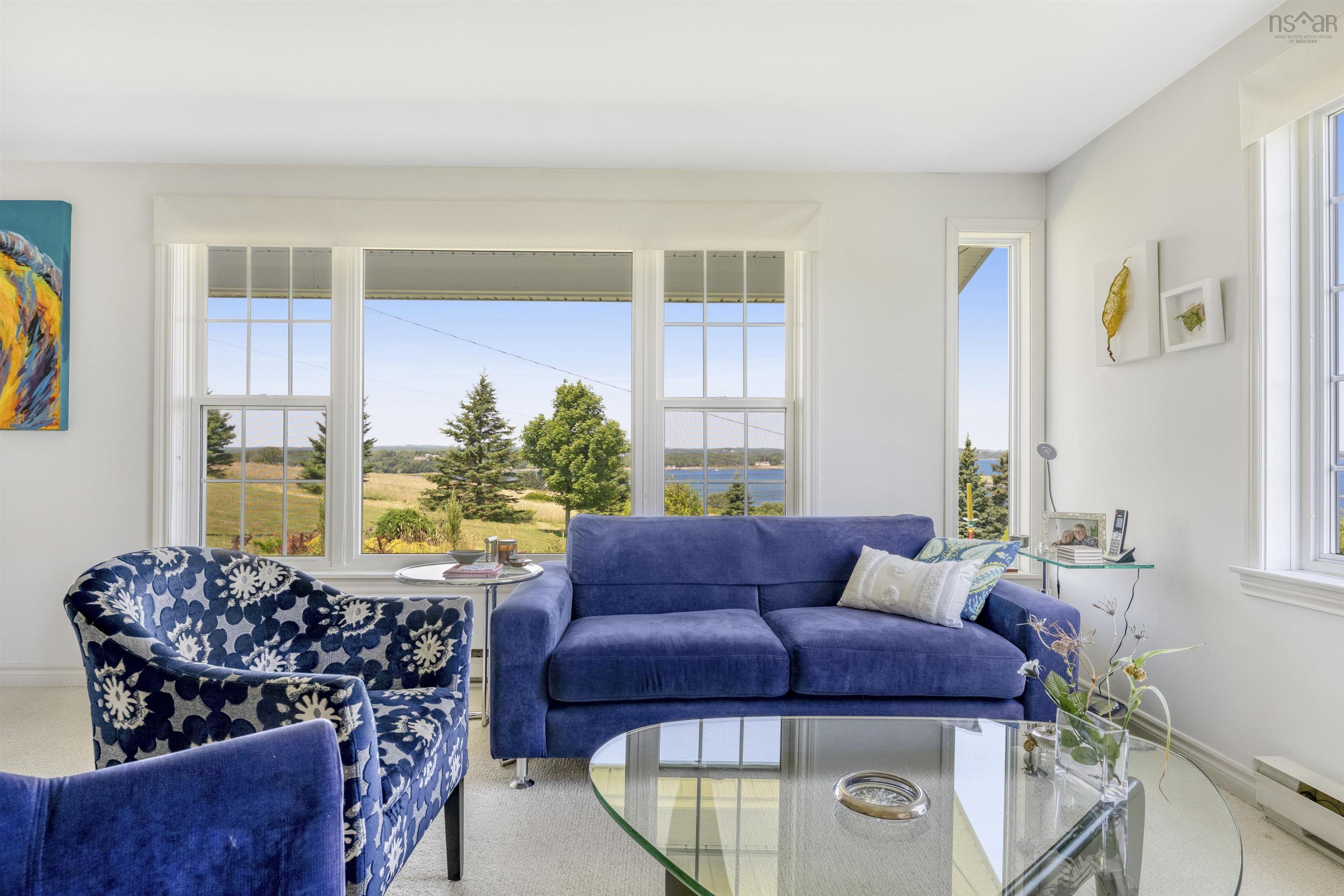 $998,000.00: 210 South Cove Drive, Feltzen South