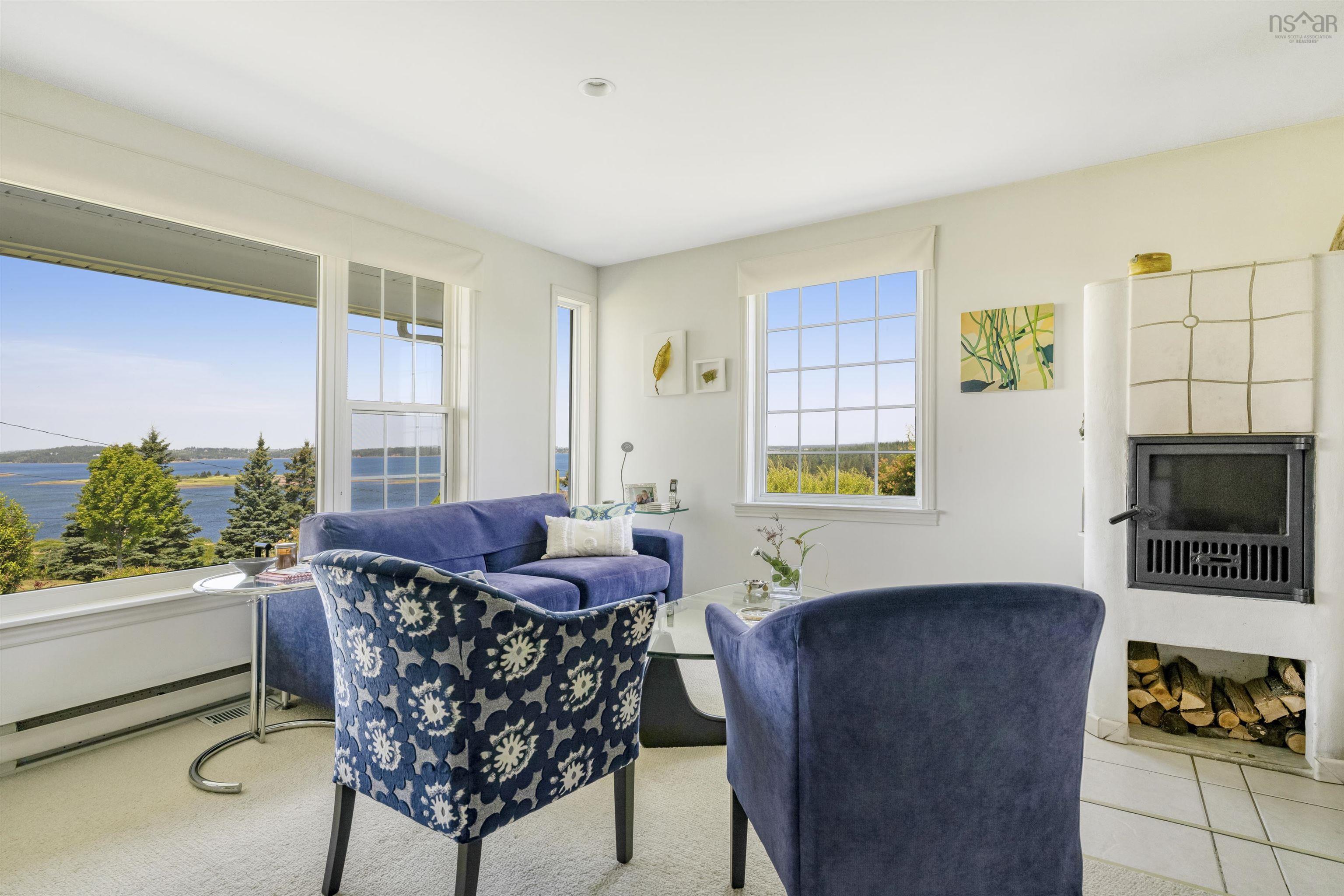 $998,000.00: 210 South Cove Drive, Feltzen South