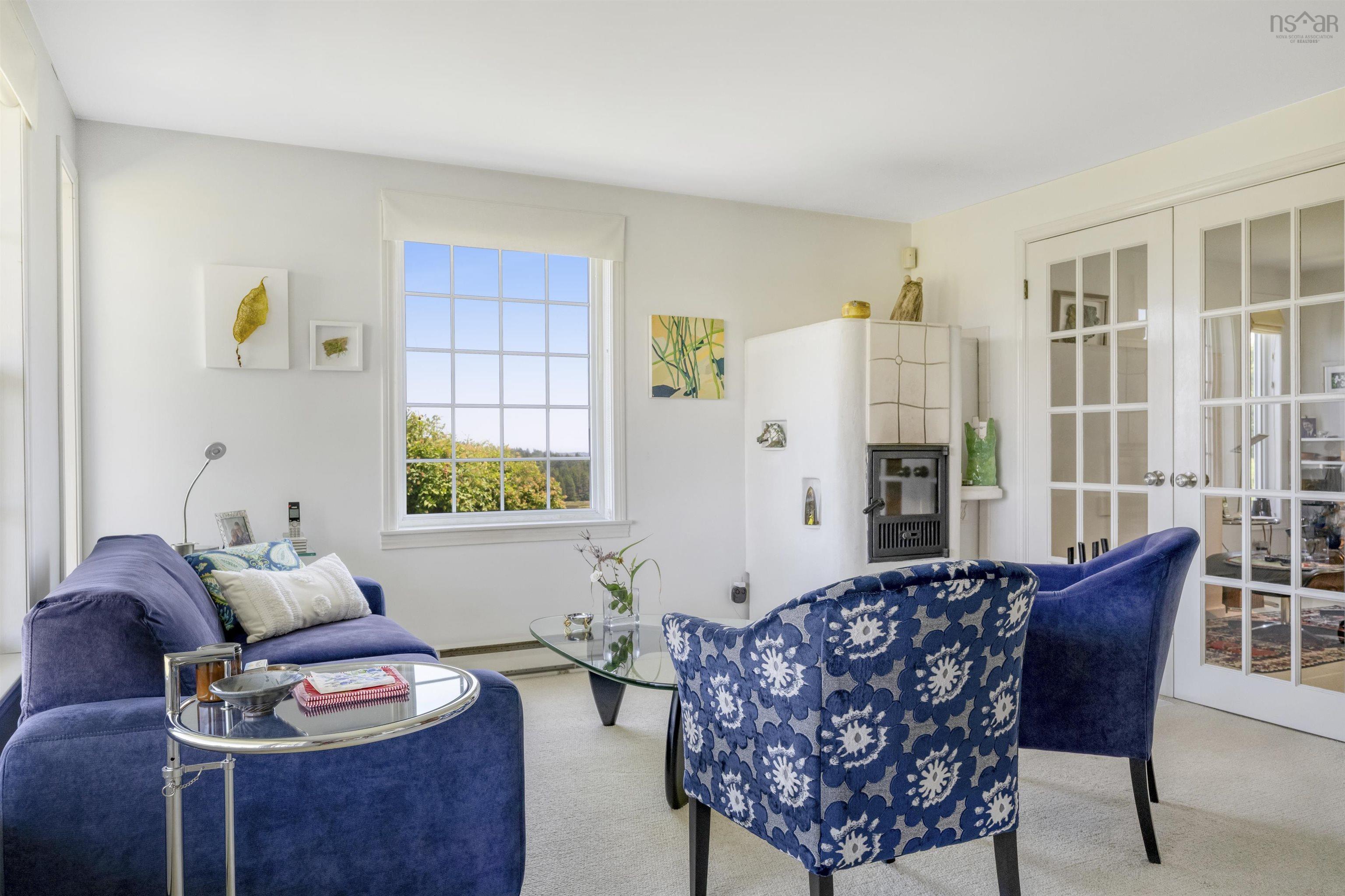 $998,000.00: 210 South Cove Drive, Feltzen South