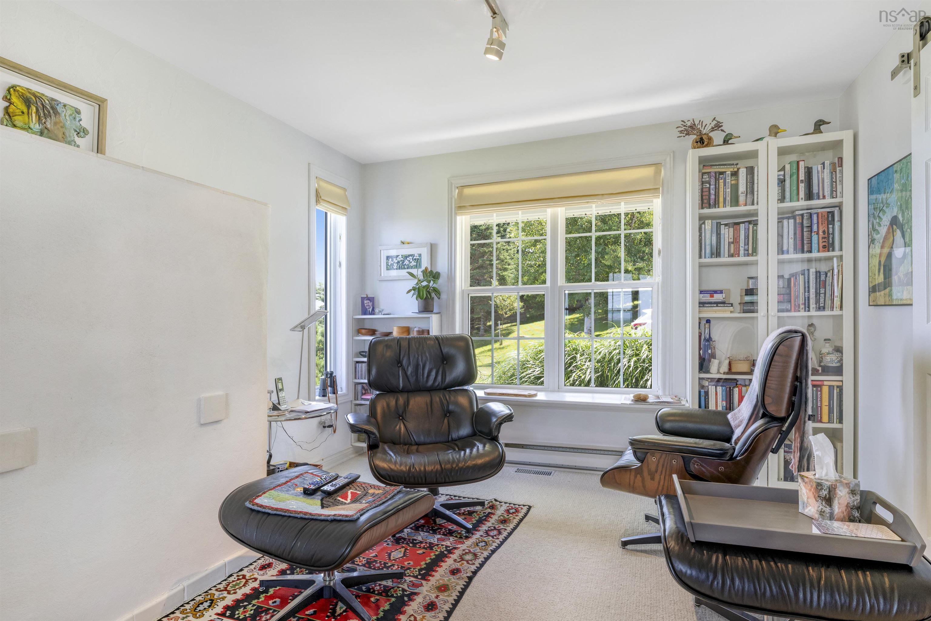 $998,000.00: 210 South Cove Drive, Feltzen South