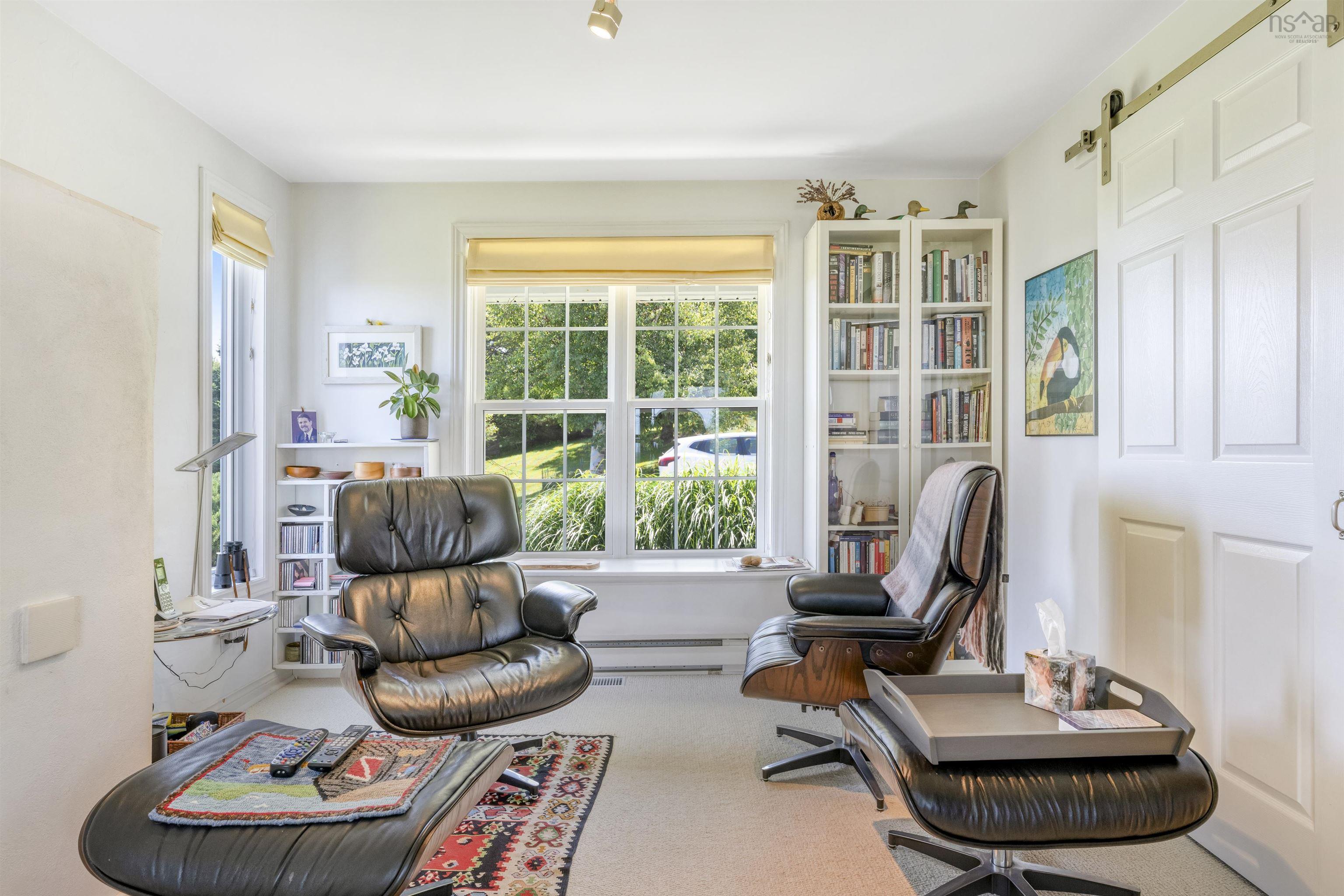 $998,000.00: 210 South Cove Drive, Feltzen South