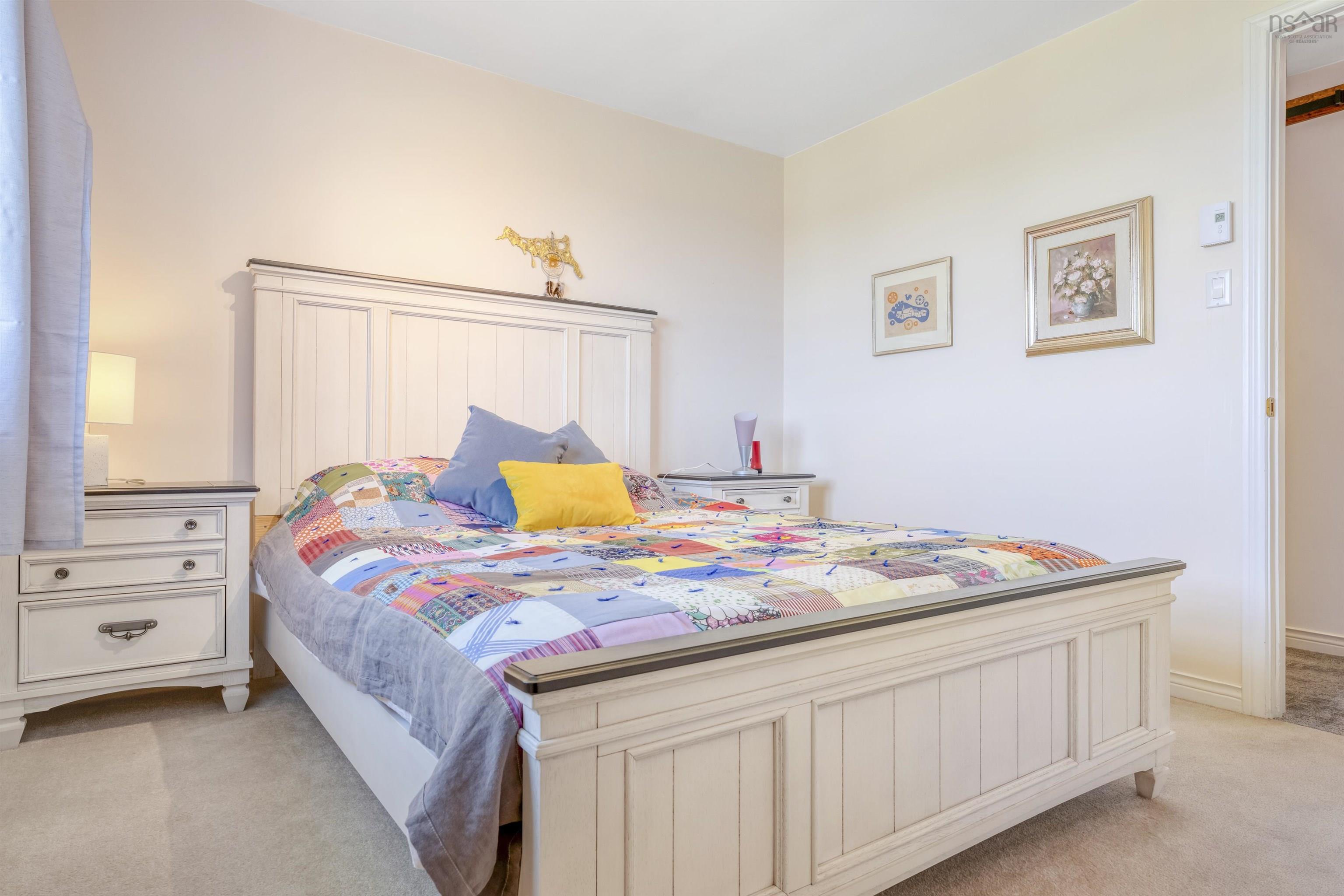 $998,000.00: 210 South Cove Drive, Feltzen South