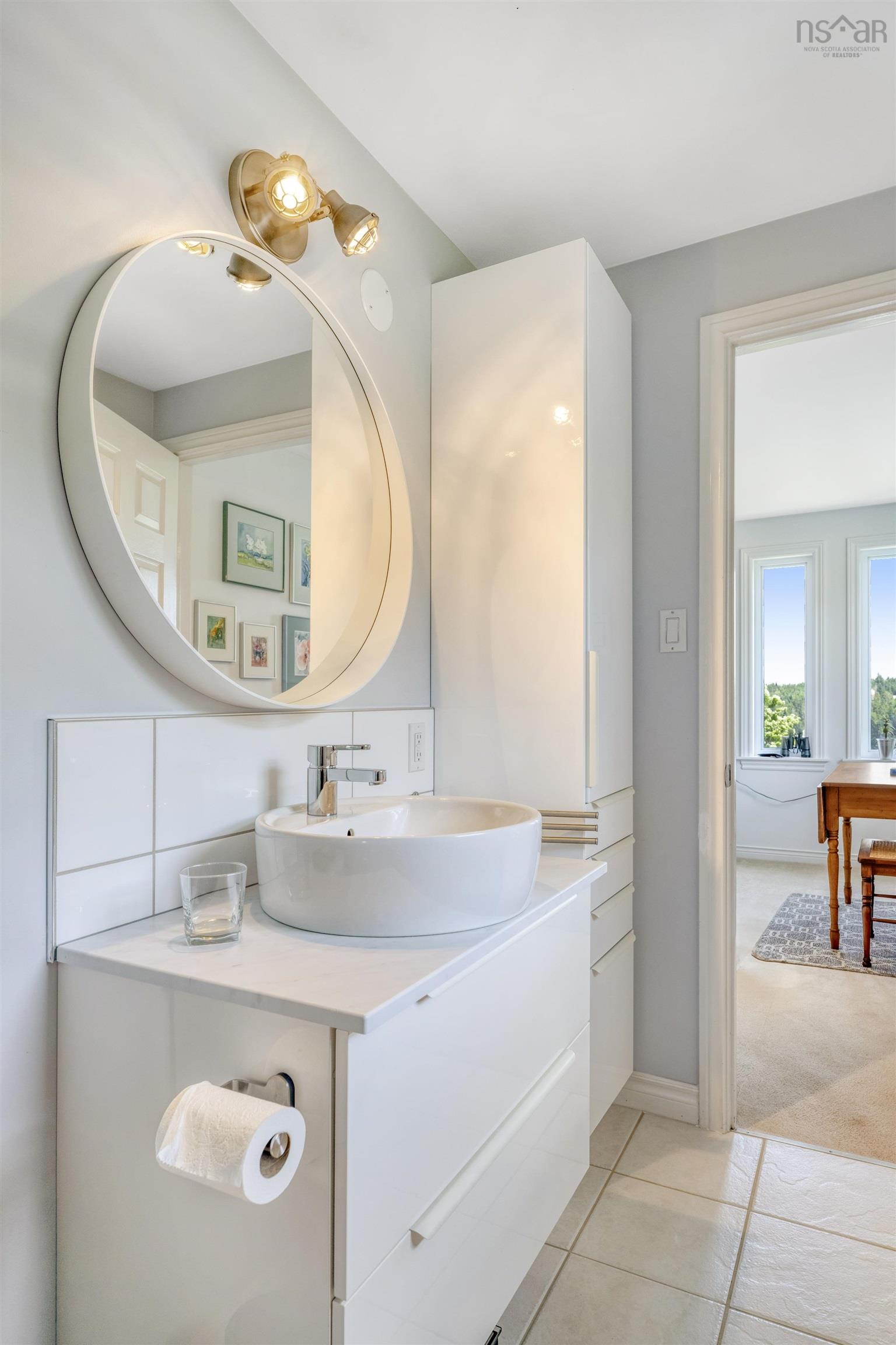 $998,000.00: 210 South Cove Drive, Feltzen South