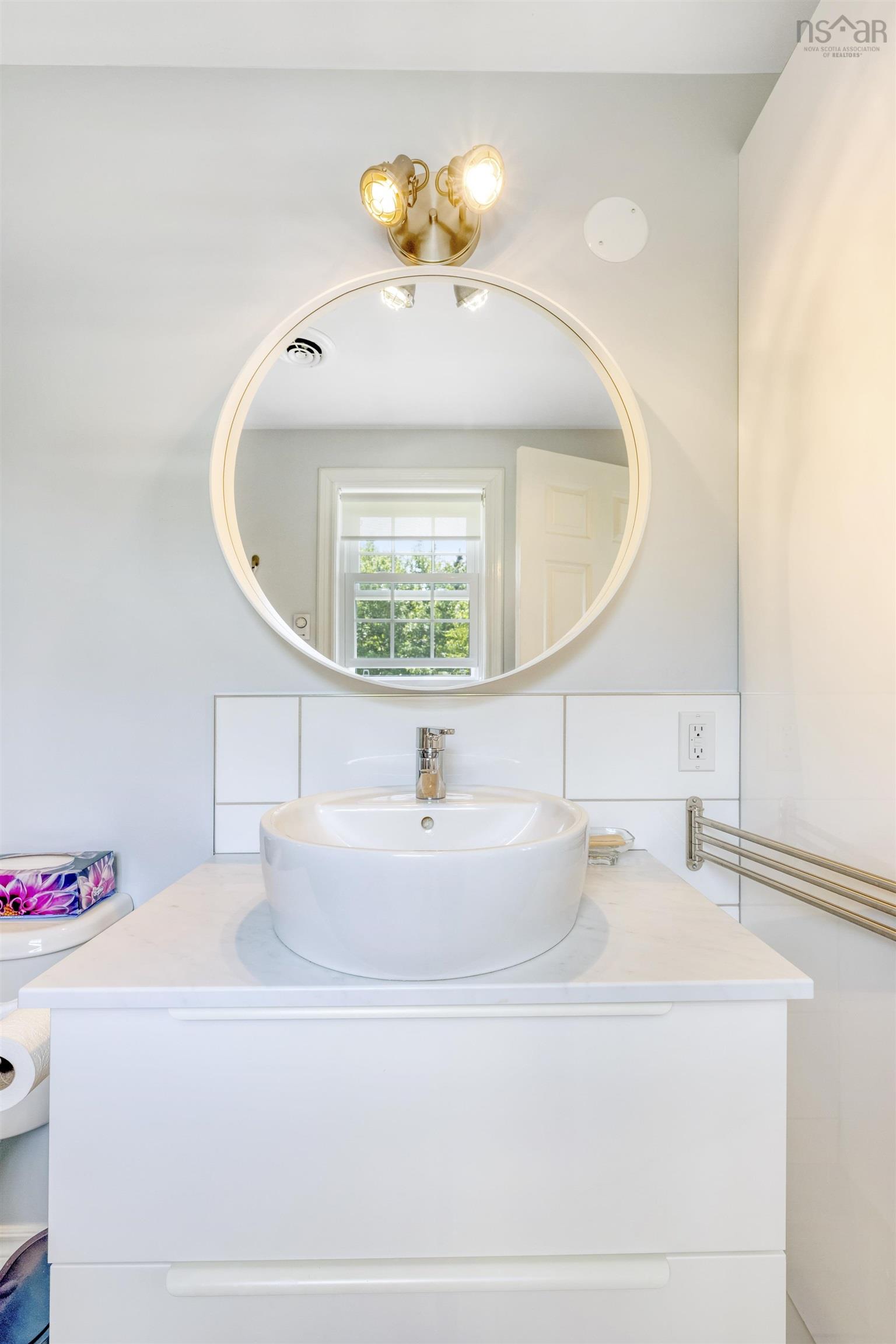 $998,000.00: 210 South Cove Drive, Feltzen South