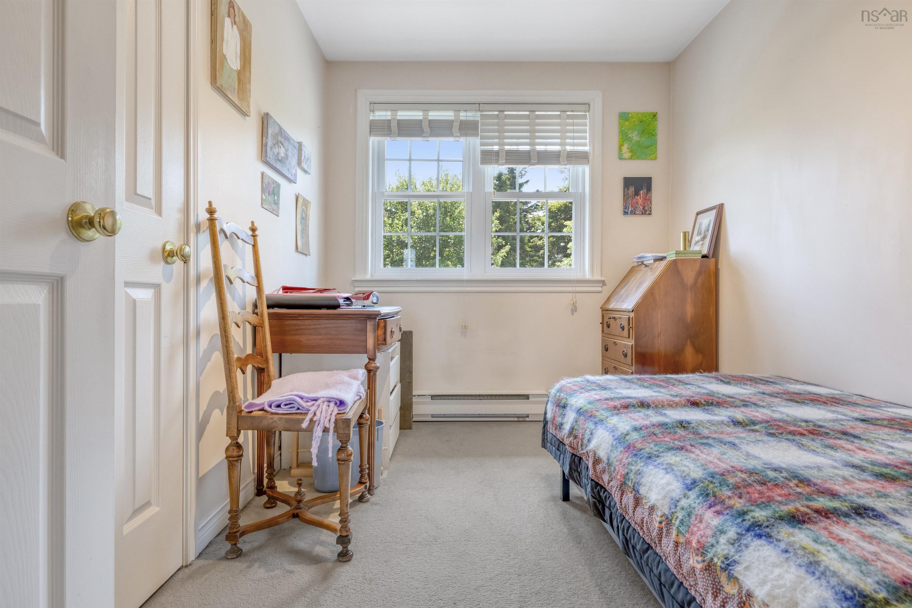 $998,000.00: 210 South Cove Drive, Feltzen South