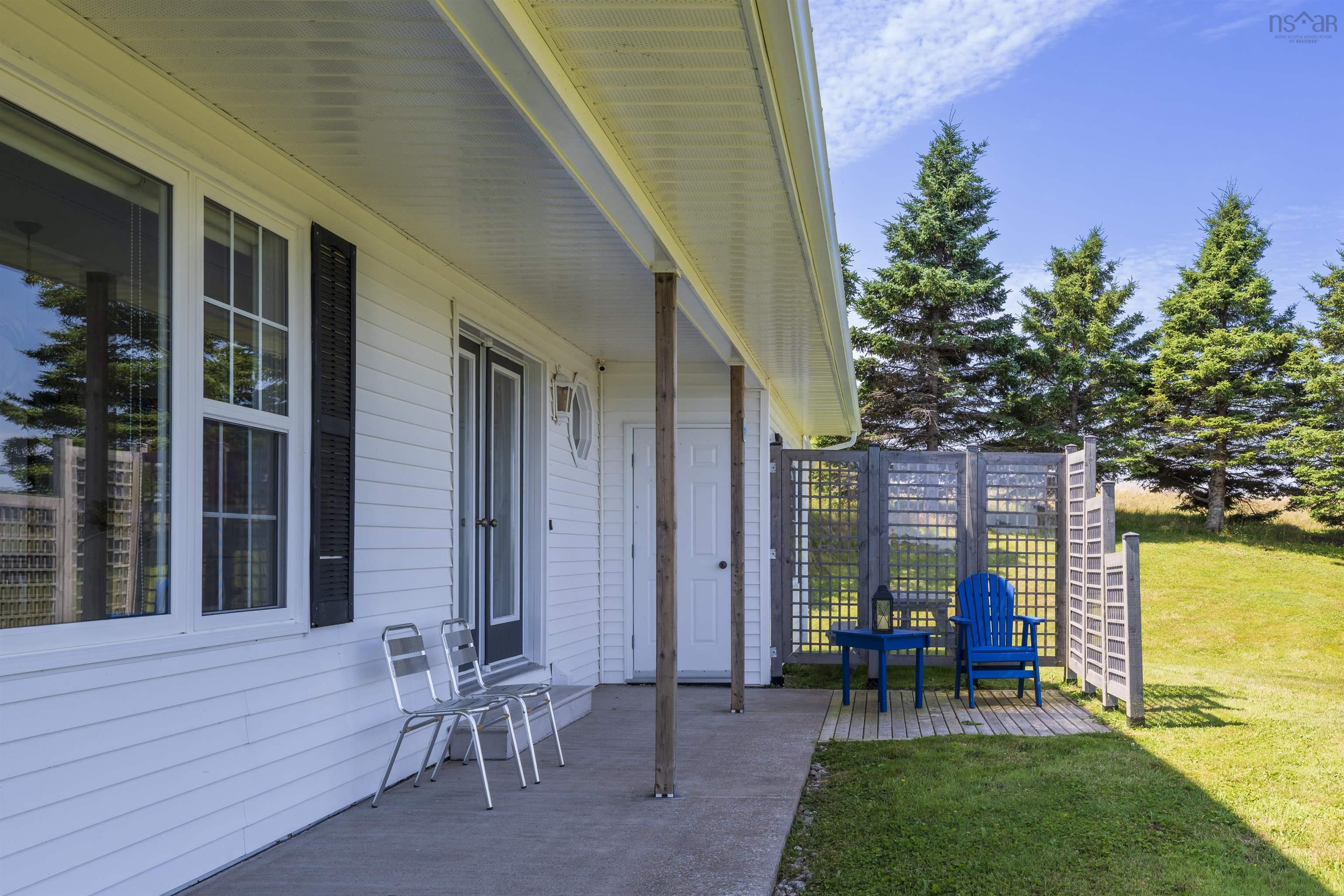 $998,000.00: 210 South Cove Drive, Feltzen South