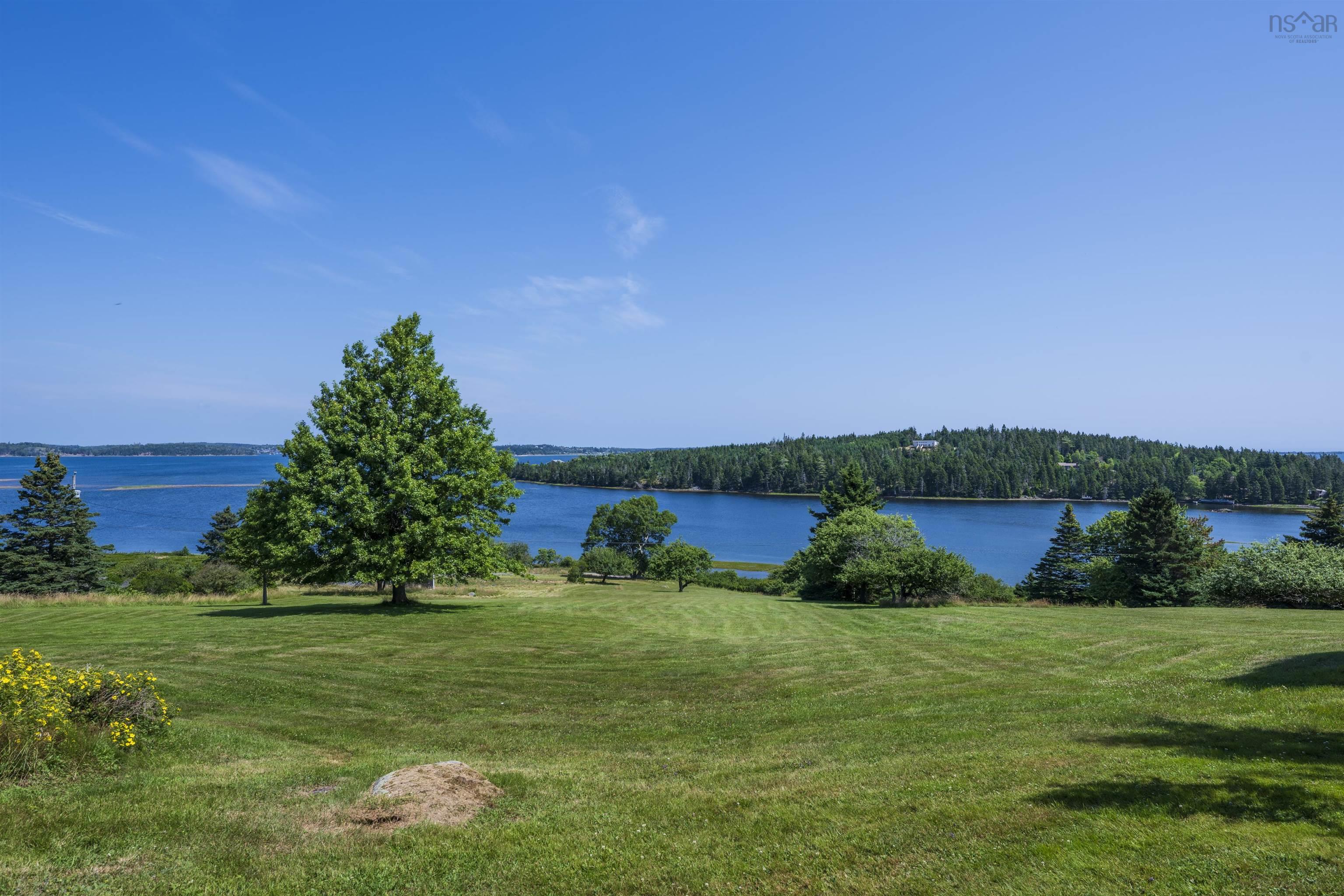 $998,000.00: 210 South Cove Drive, Feltzen South