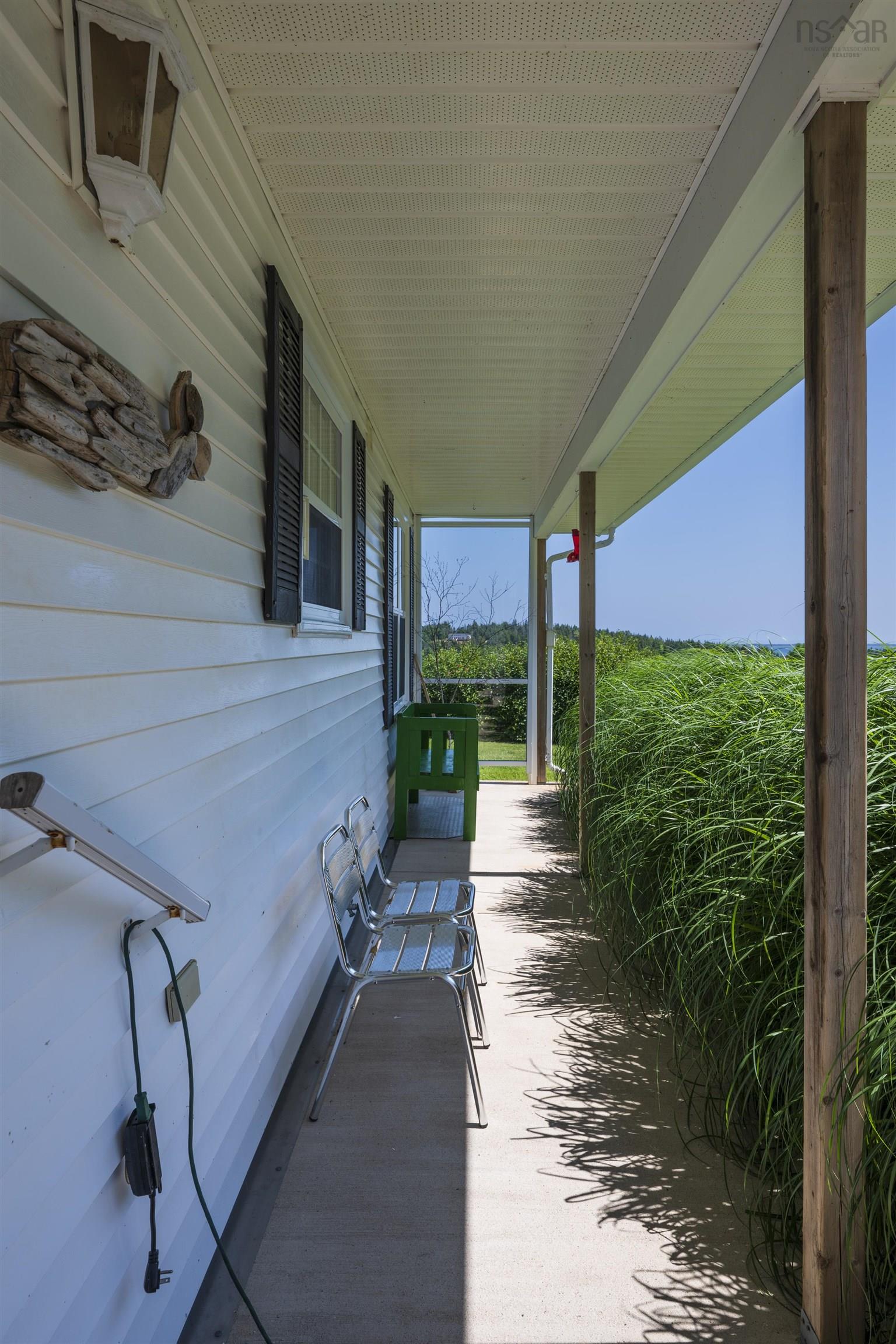 $998,000.00: 210 South Cove Drive, Feltzen South