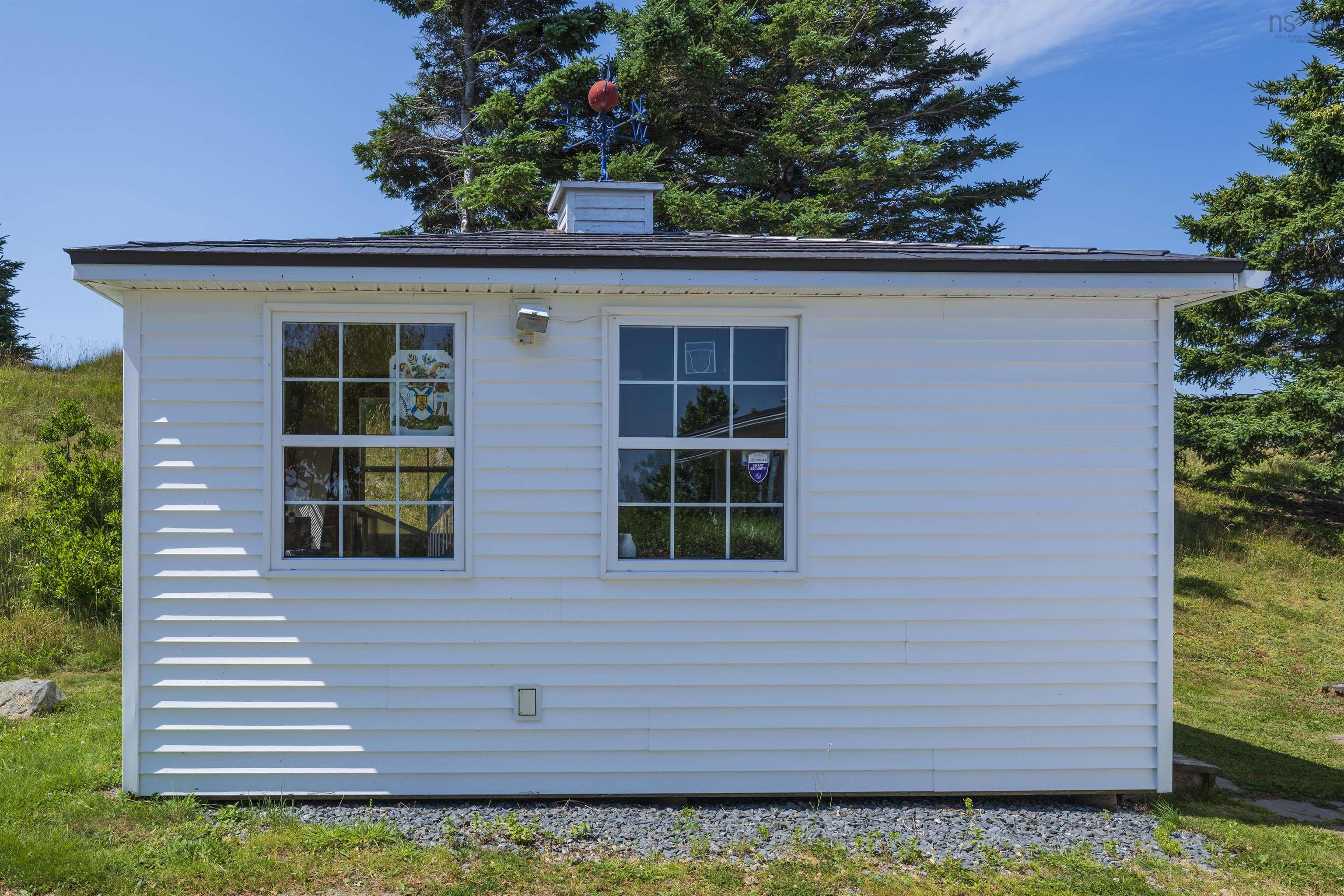 $998,000.00: 210 South Cove Drive, Feltzen South