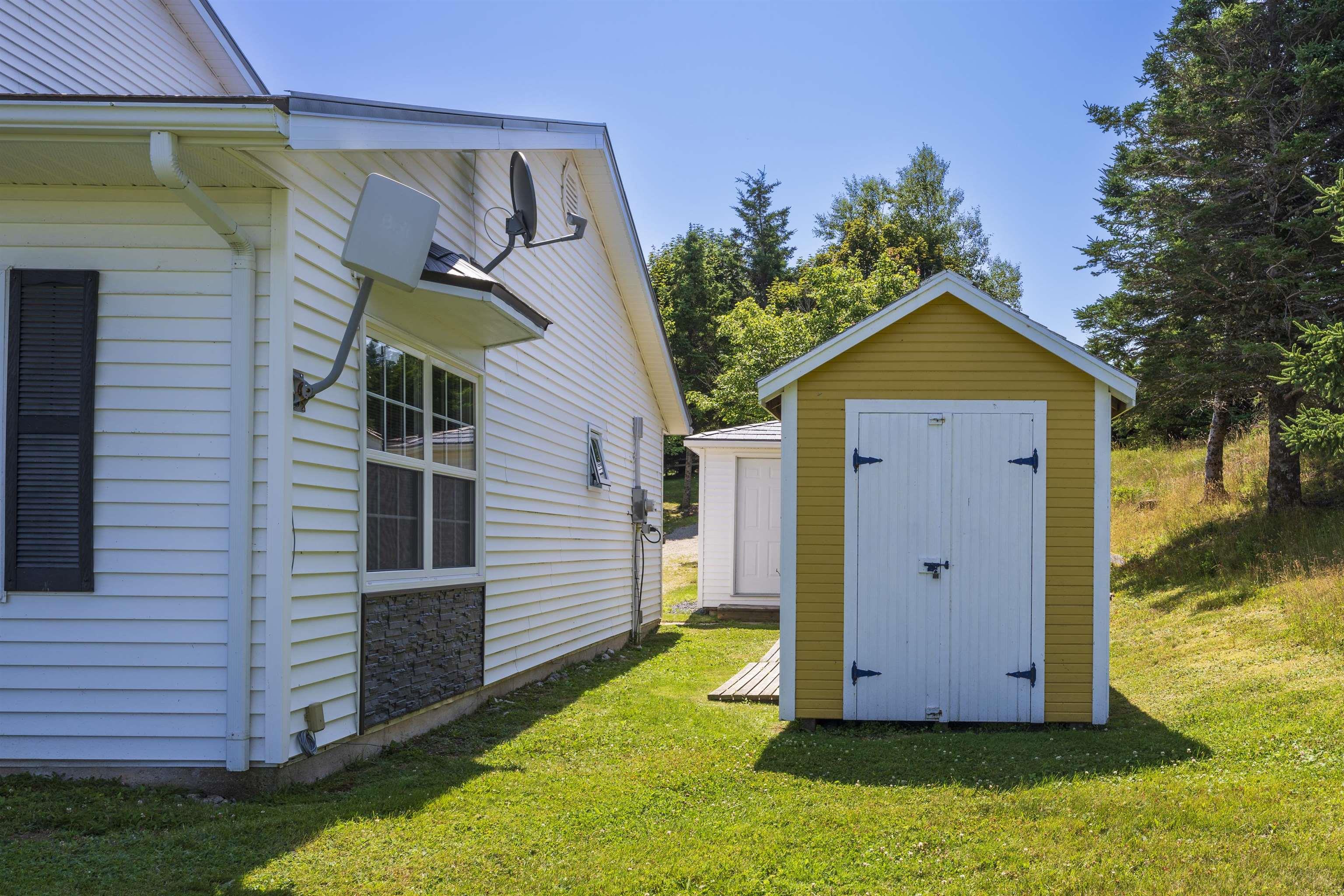 $998,000.00: 210 South Cove Drive, Feltzen South