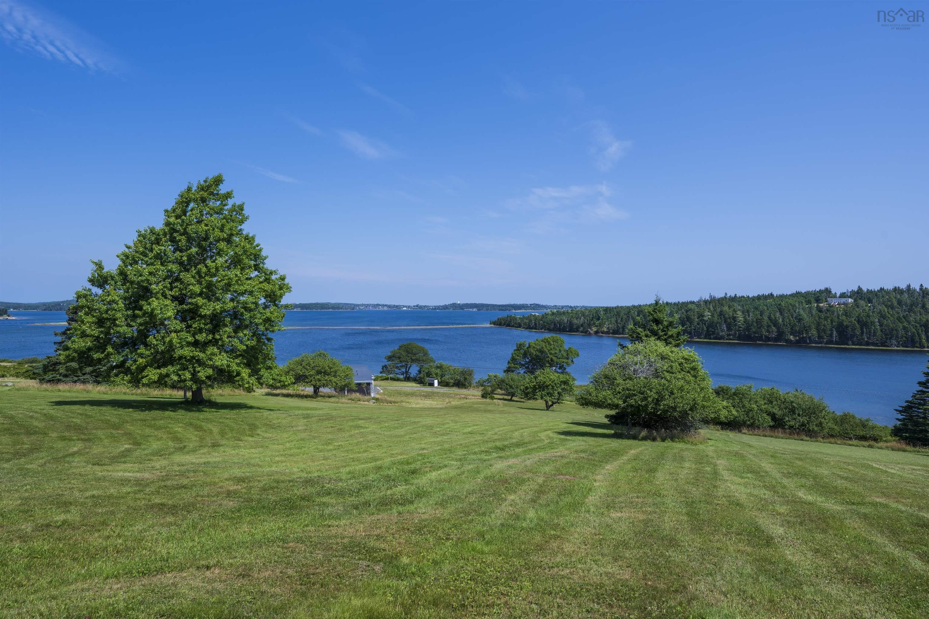 $998,000.00: 210 South Cove Drive, Feltzen South