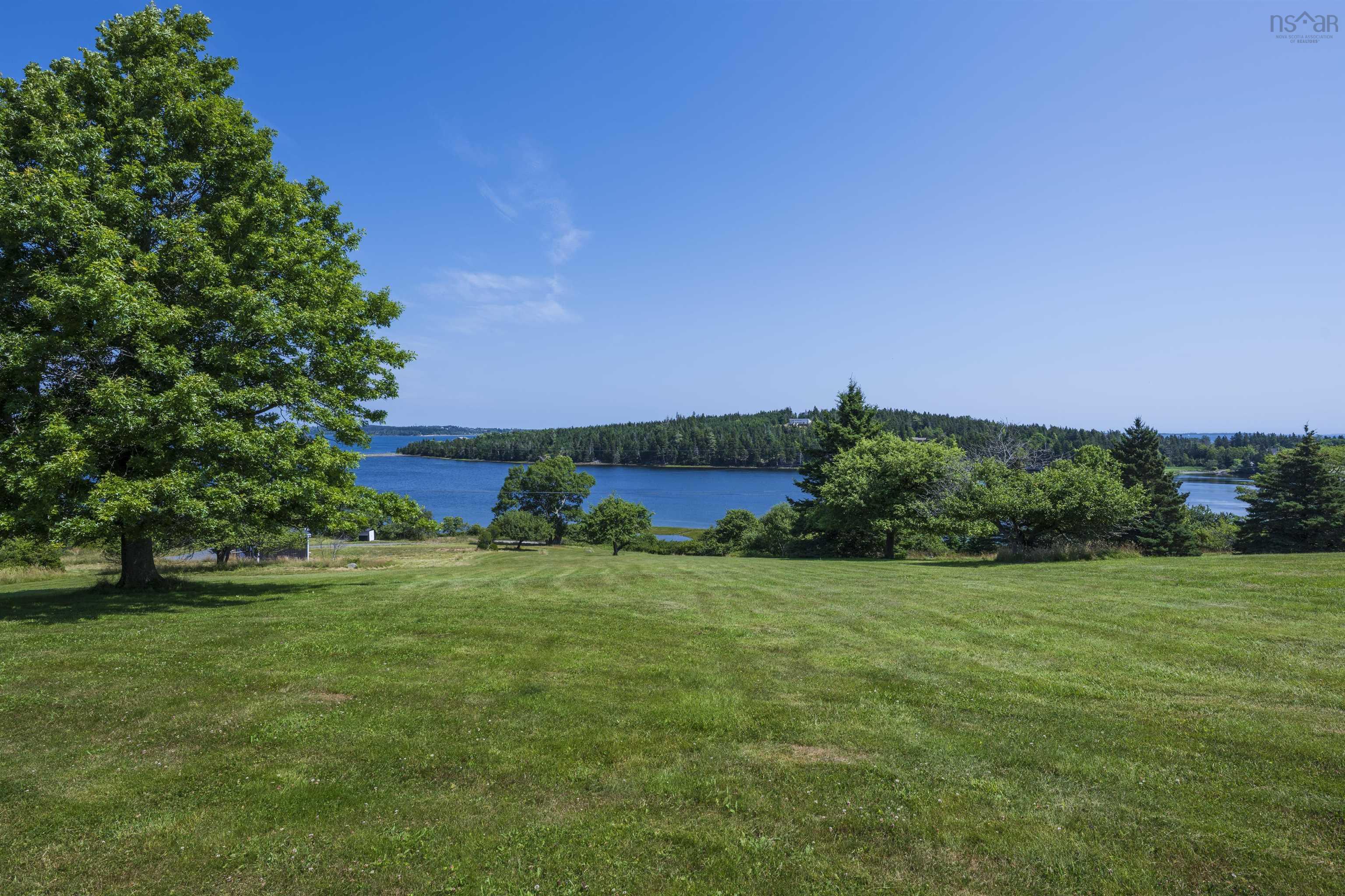 $998,000.00: 210 South Cove Drive, Feltzen South