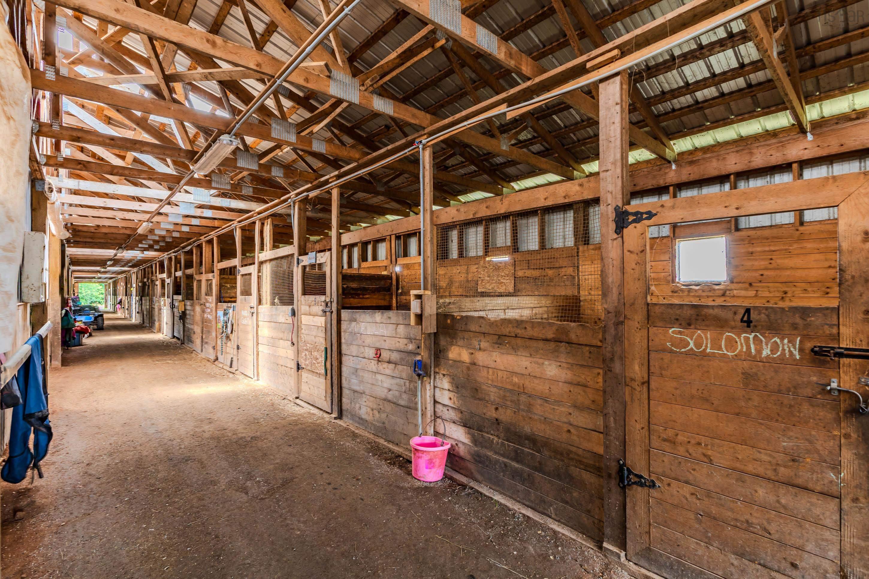 $699,999.00: 1554 PLEASANT VALLEY Road, Pleasant Valley