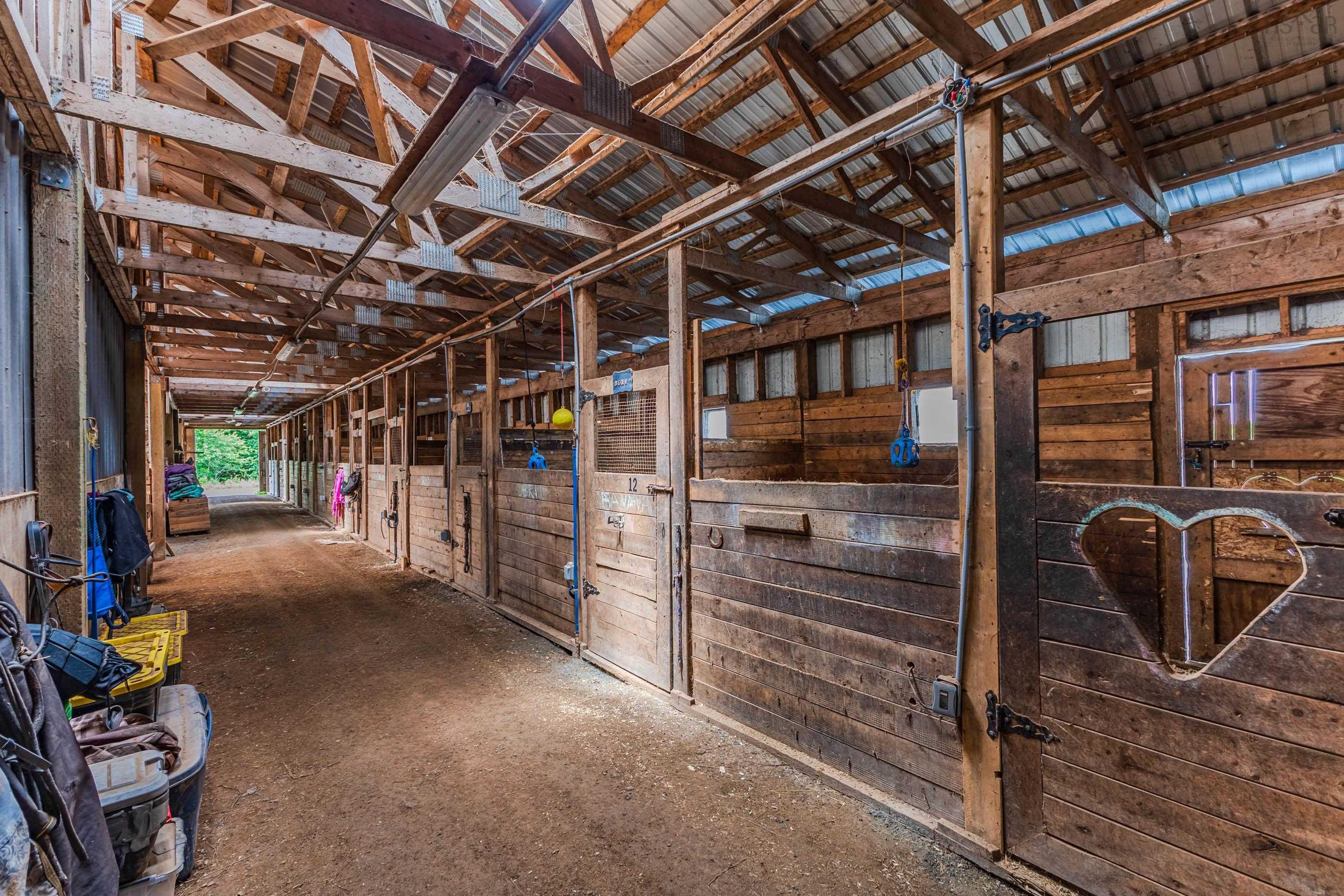 $699,999.00: 1554 PLEASANT VALLEY Road, Pleasant Valley