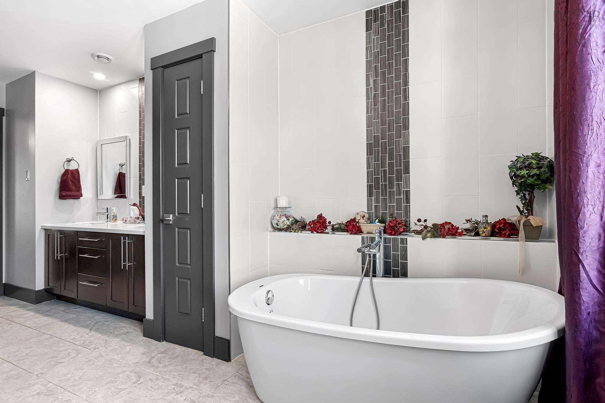 $879,900.00: 266 Kernwood Drive, Middle Sackville