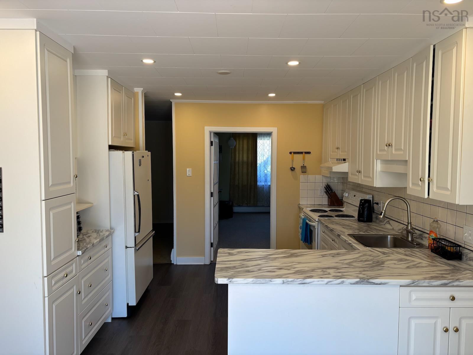 $349,900.00: 10 Park Street, Yarmouth