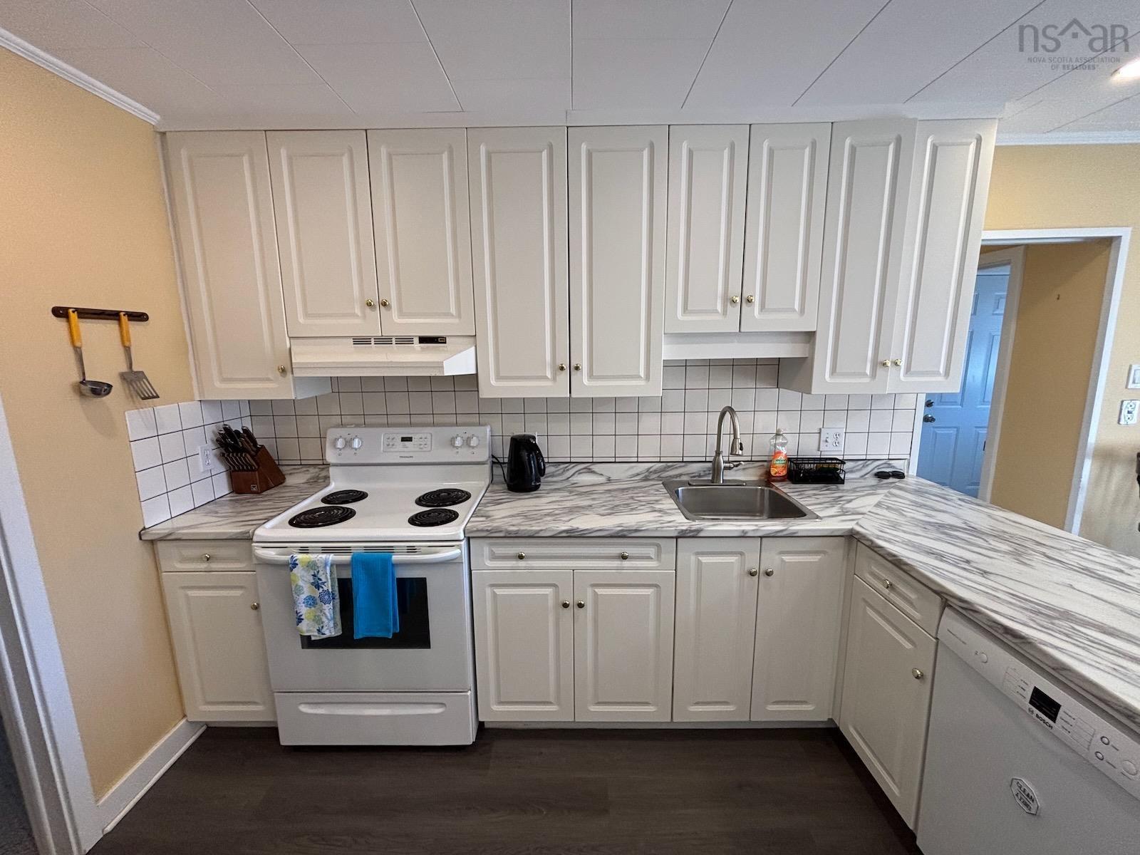 $349,900.00: 10 Park Street, Yarmouth