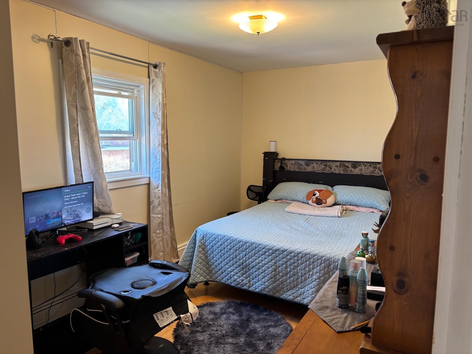 $349,900.00: 10 Park Street, Yarmouth