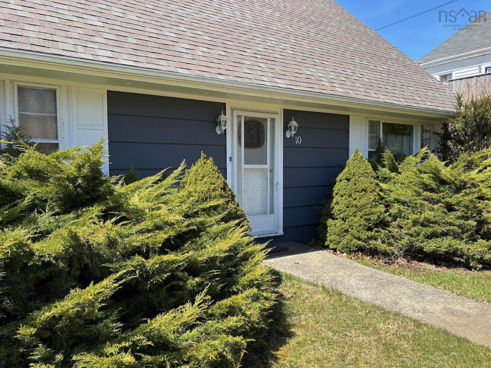 $349,900.00: 10 Park Street, Yarmouth