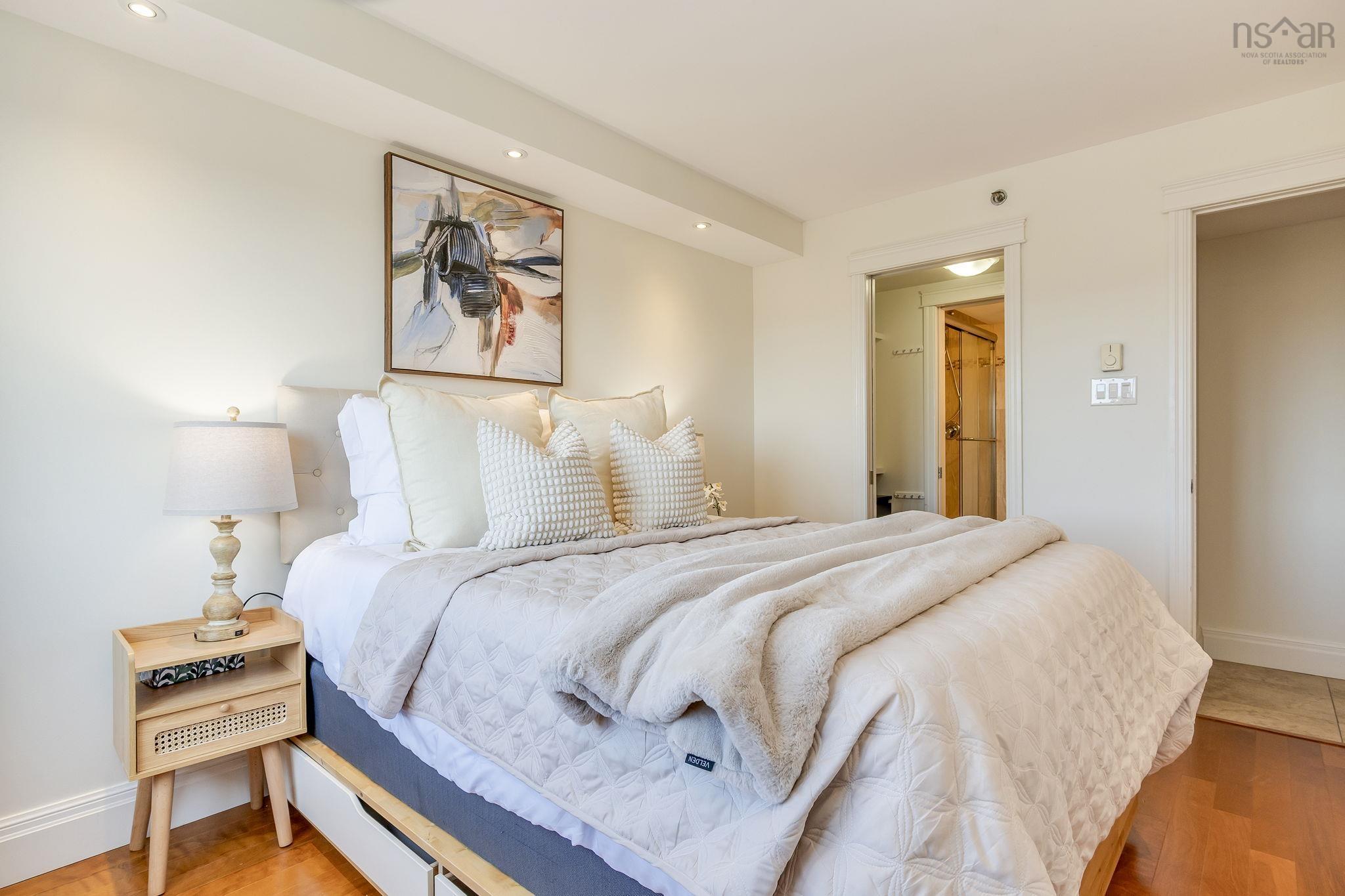 $430,000.00: 1110 45 Vimy Avenue, Clayton Park