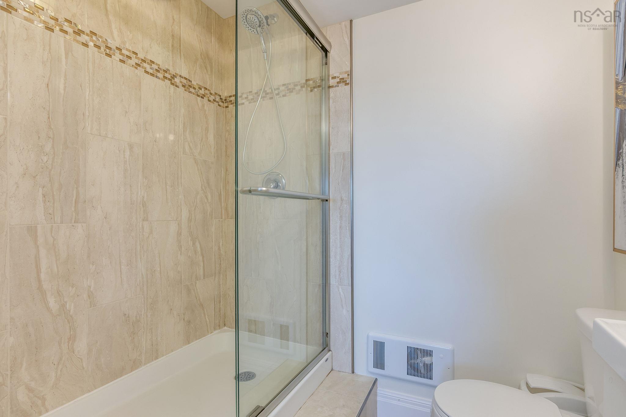 $430,000.00: 1110 45 Vimy Avenue, Clayton Park