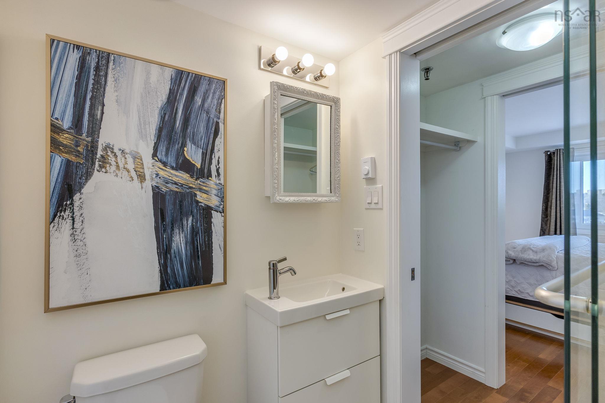 $430,000.00: 1110 45 Vimy Avenue, Clayton Park