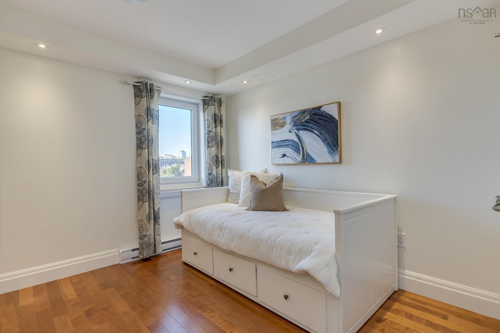 $430,000.00: 1110 45 Vimy Avenue, Clayton Park