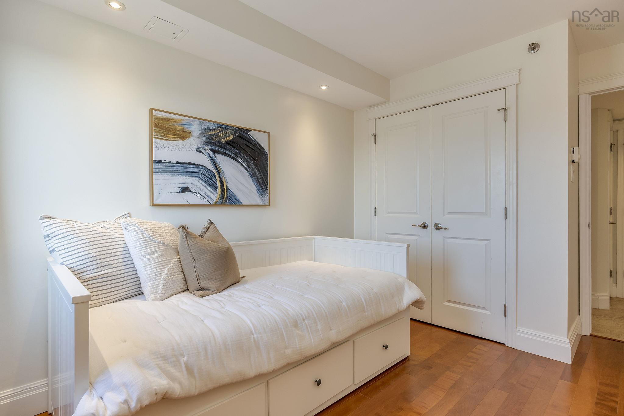 $430,000.00: 1110 45 Vimy Avenue, Clayton Park