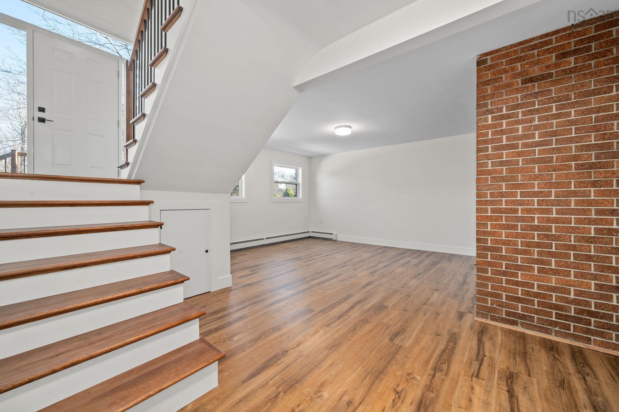 $649,900.00: 196 Lacewood Drive, Halifax Regional Municipality