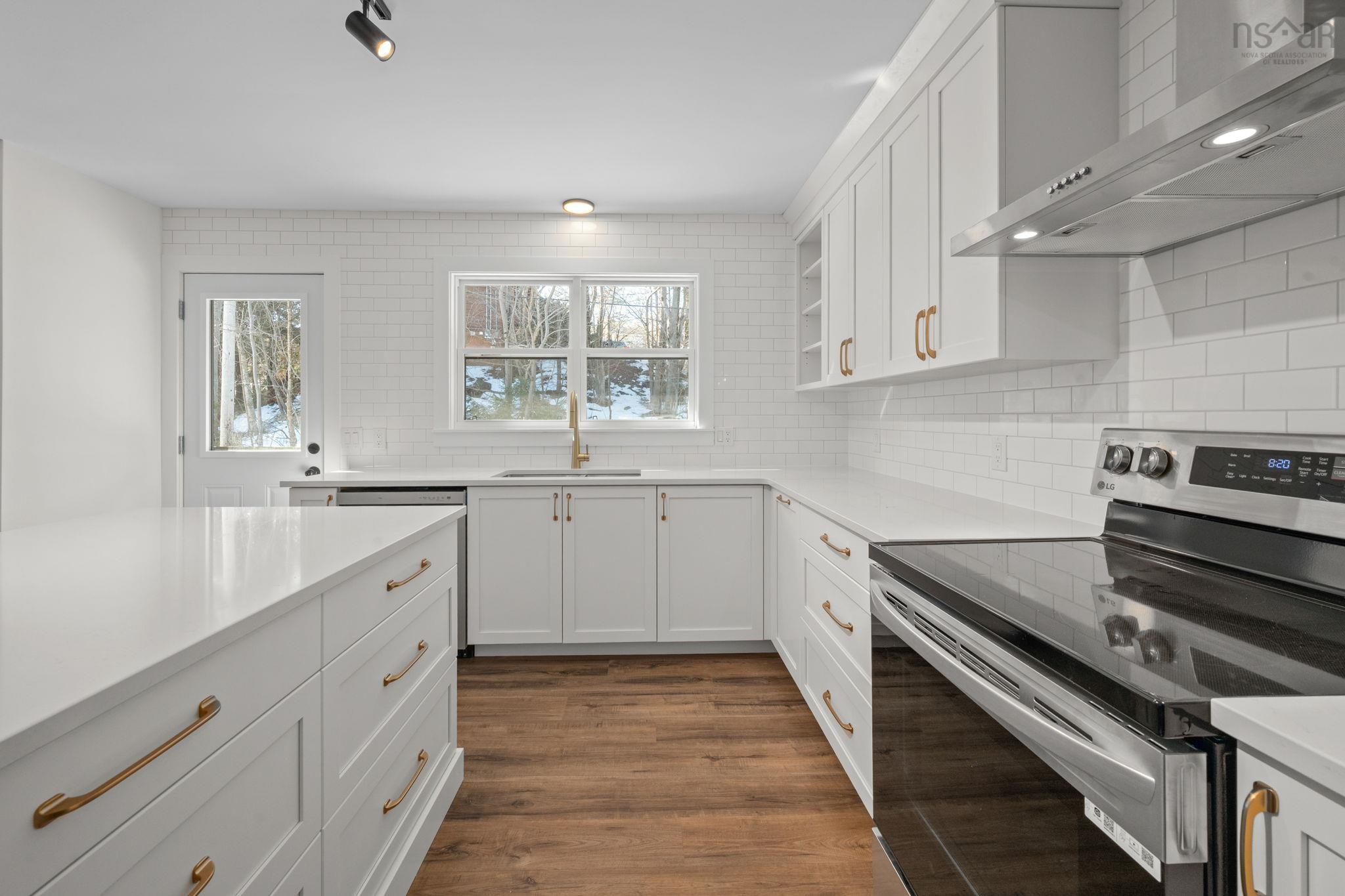 $649,900.00: 196 Lacewood Drive, Halifax Regional Municipality