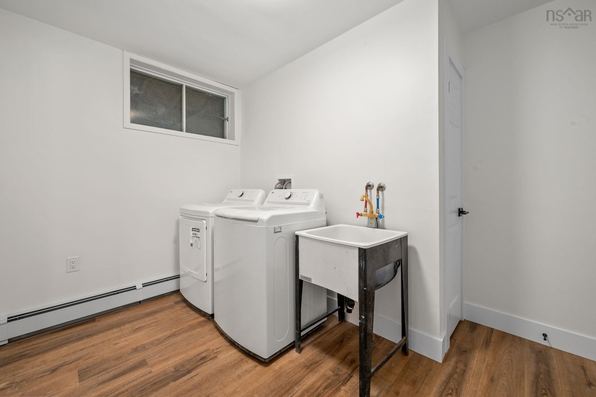 $649,900.00: 196 Lacewood Drive, Halifax Regional Municipality