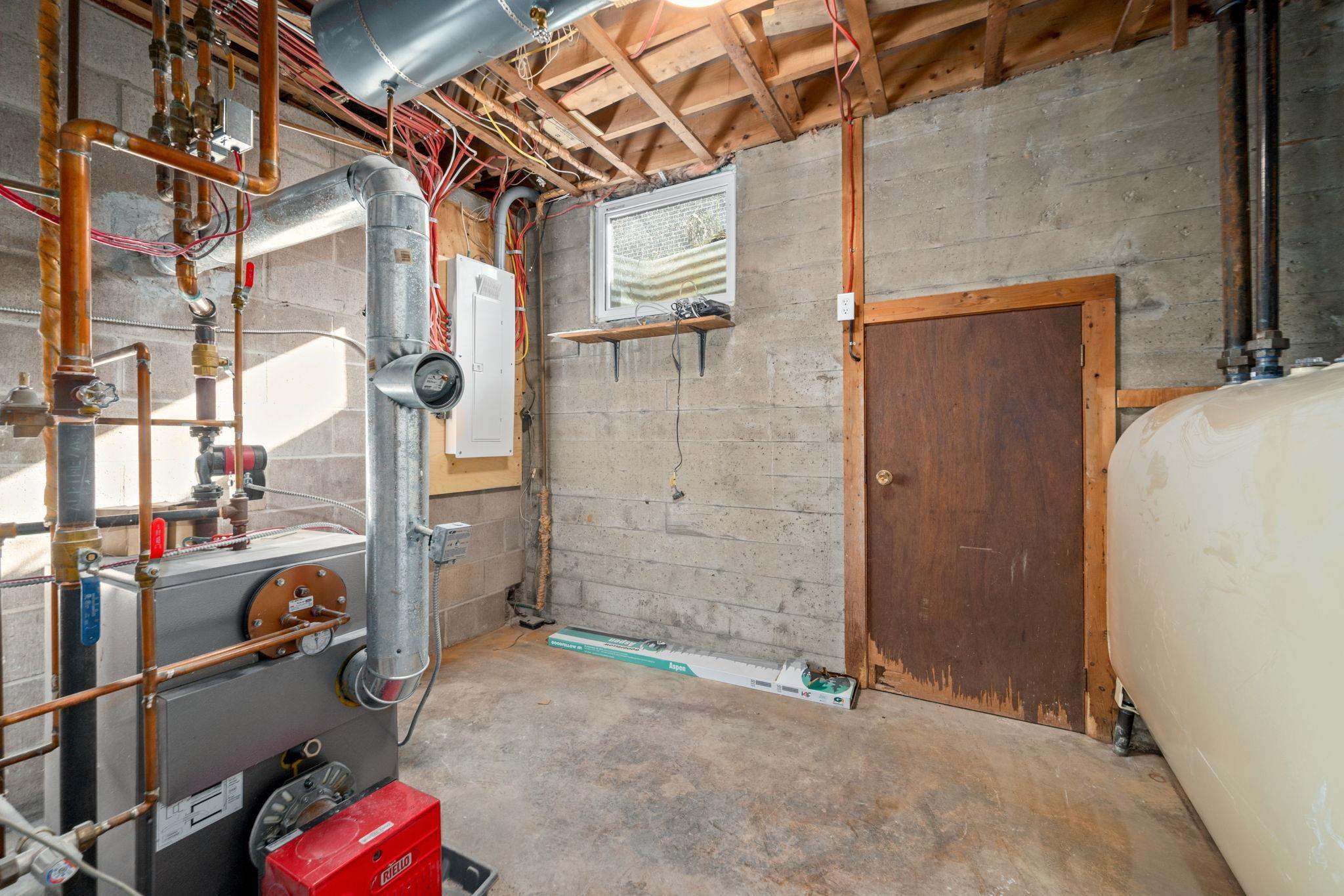 $649,900.00: 196 Lacewood Drive, Halifax Regional Municipality