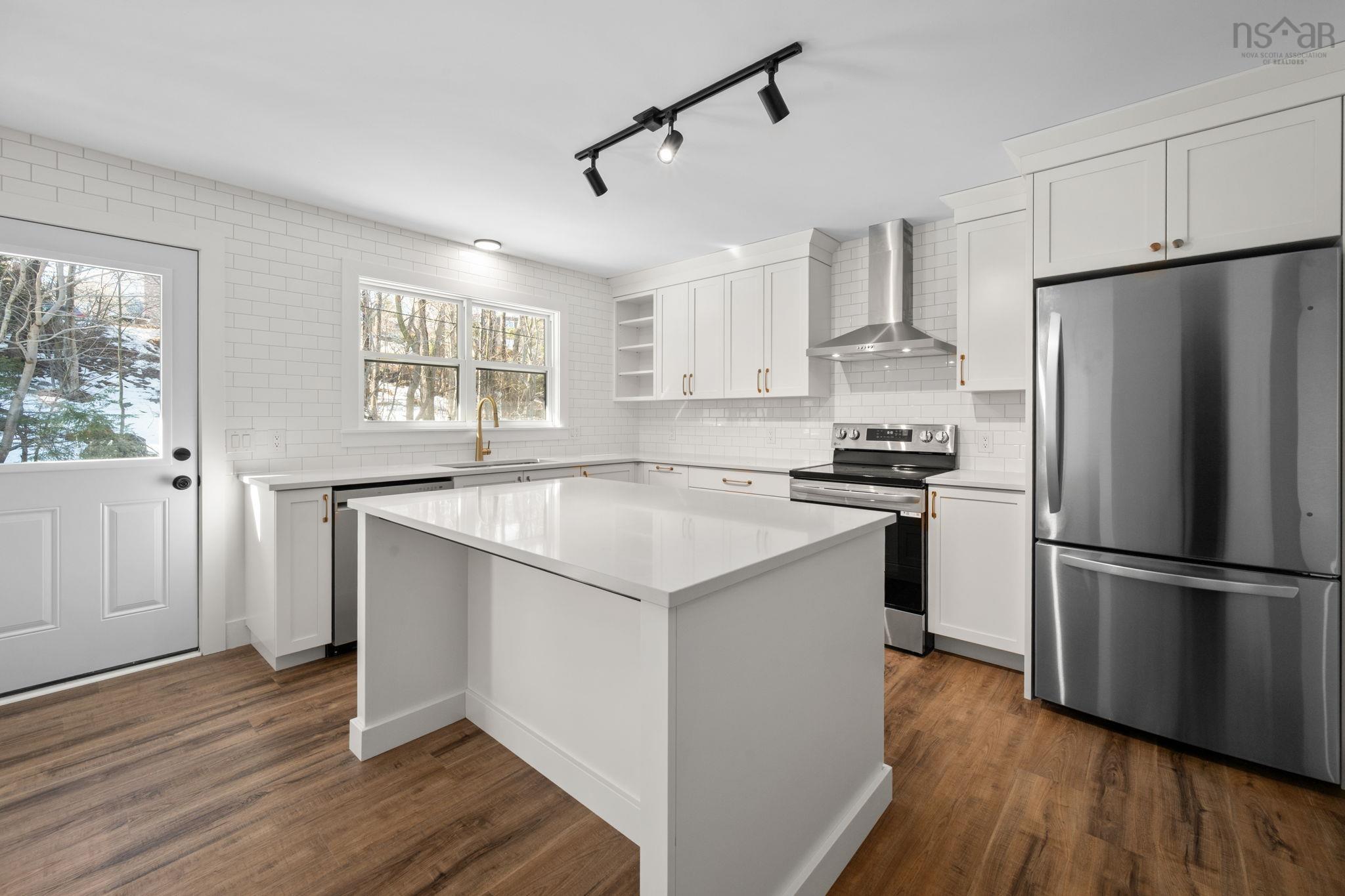 $649,900.00: 196 Lacewood Drive, Halifax Regional Municipality