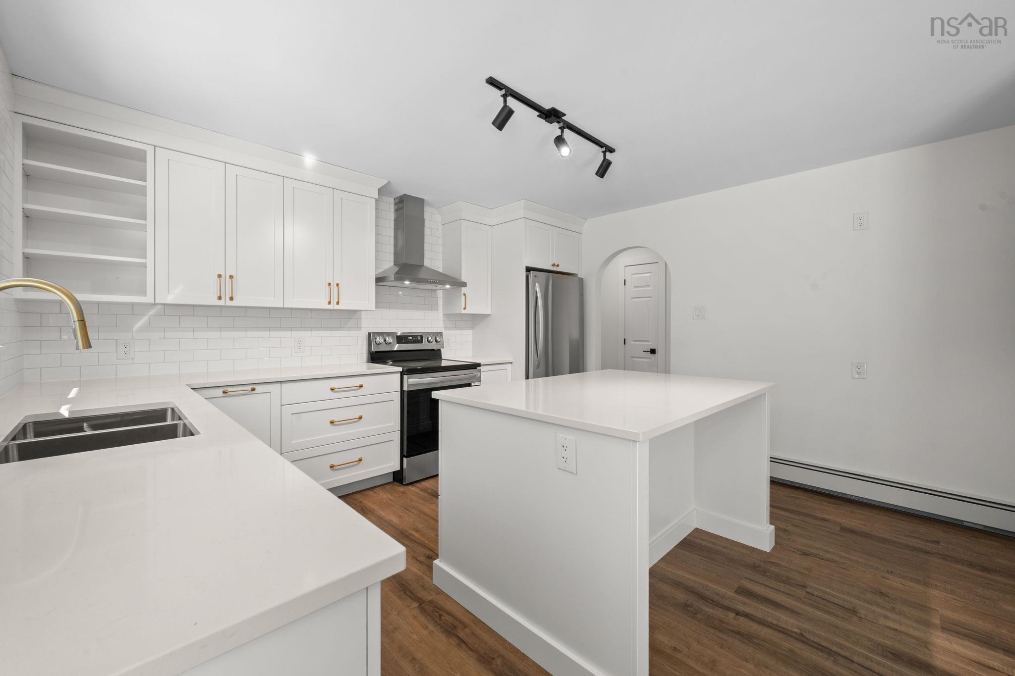 $649,900.00: 196 Lacewood Drive, Halifax Regional Municipality