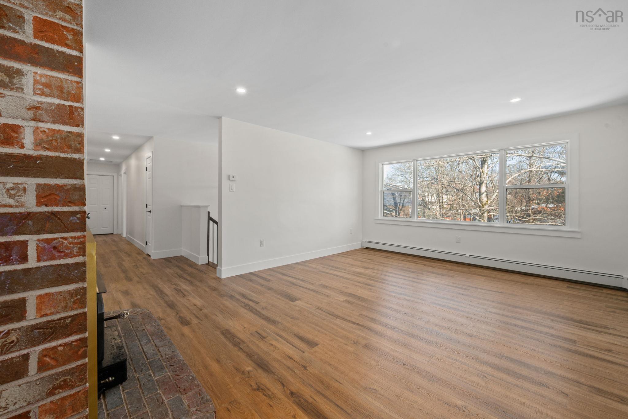 $649,900.00: 196 Lacewood Drive, Halifax Regional Municipality