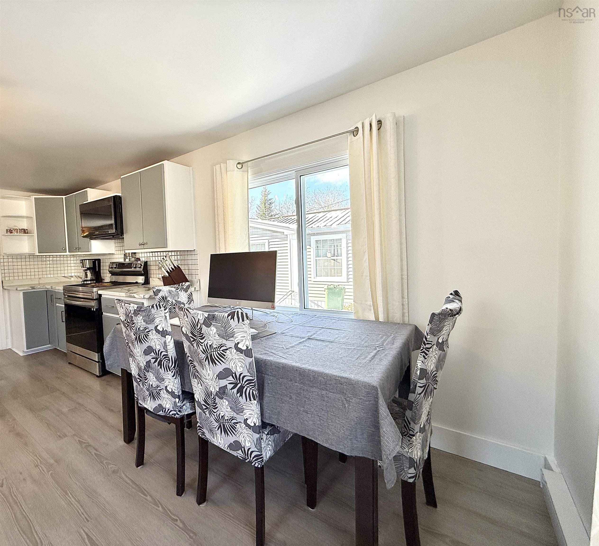 $249,900.00: 11 SNOW WHITE Drive, Lake Echo