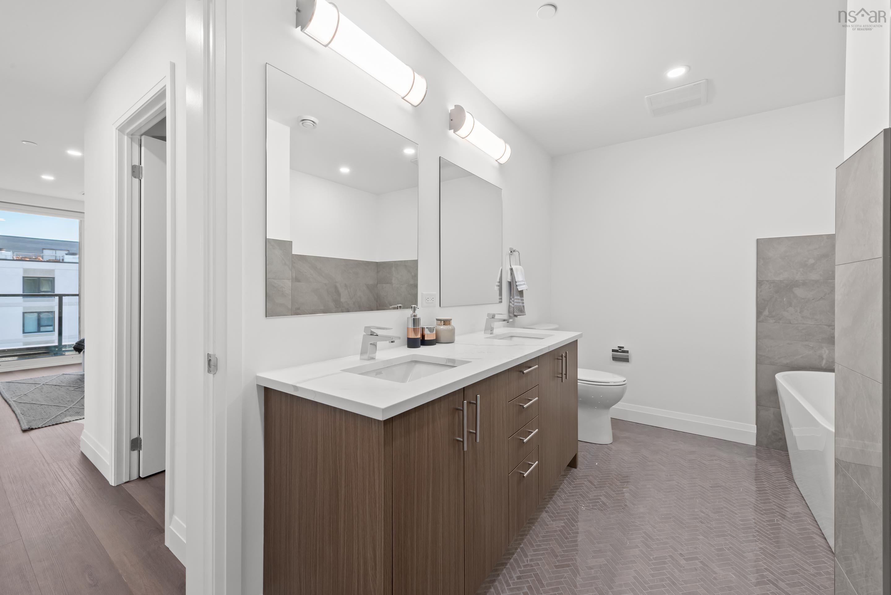 $950,000.00: 1703 72 Seapoint Road, Dartmouth