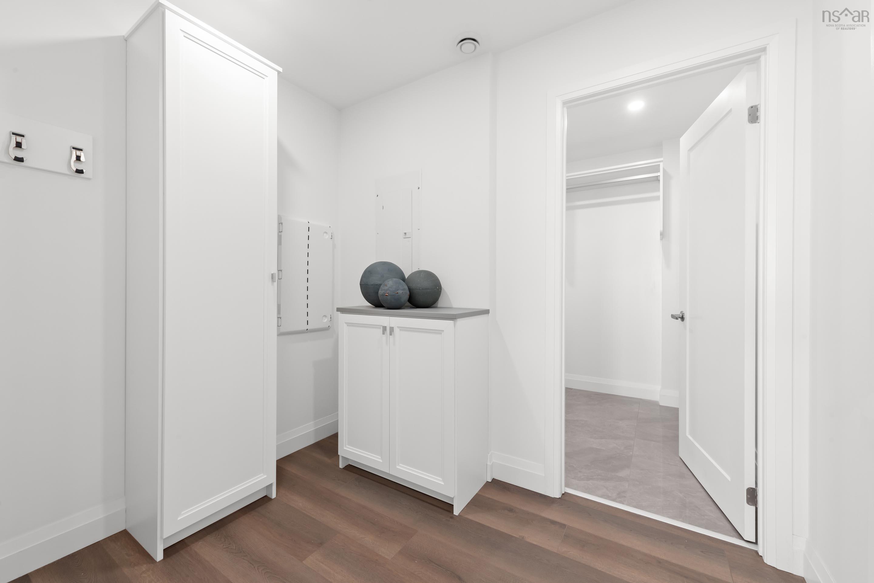 $950,000.00: 1703 72 Seapoint Road, Dartmouth