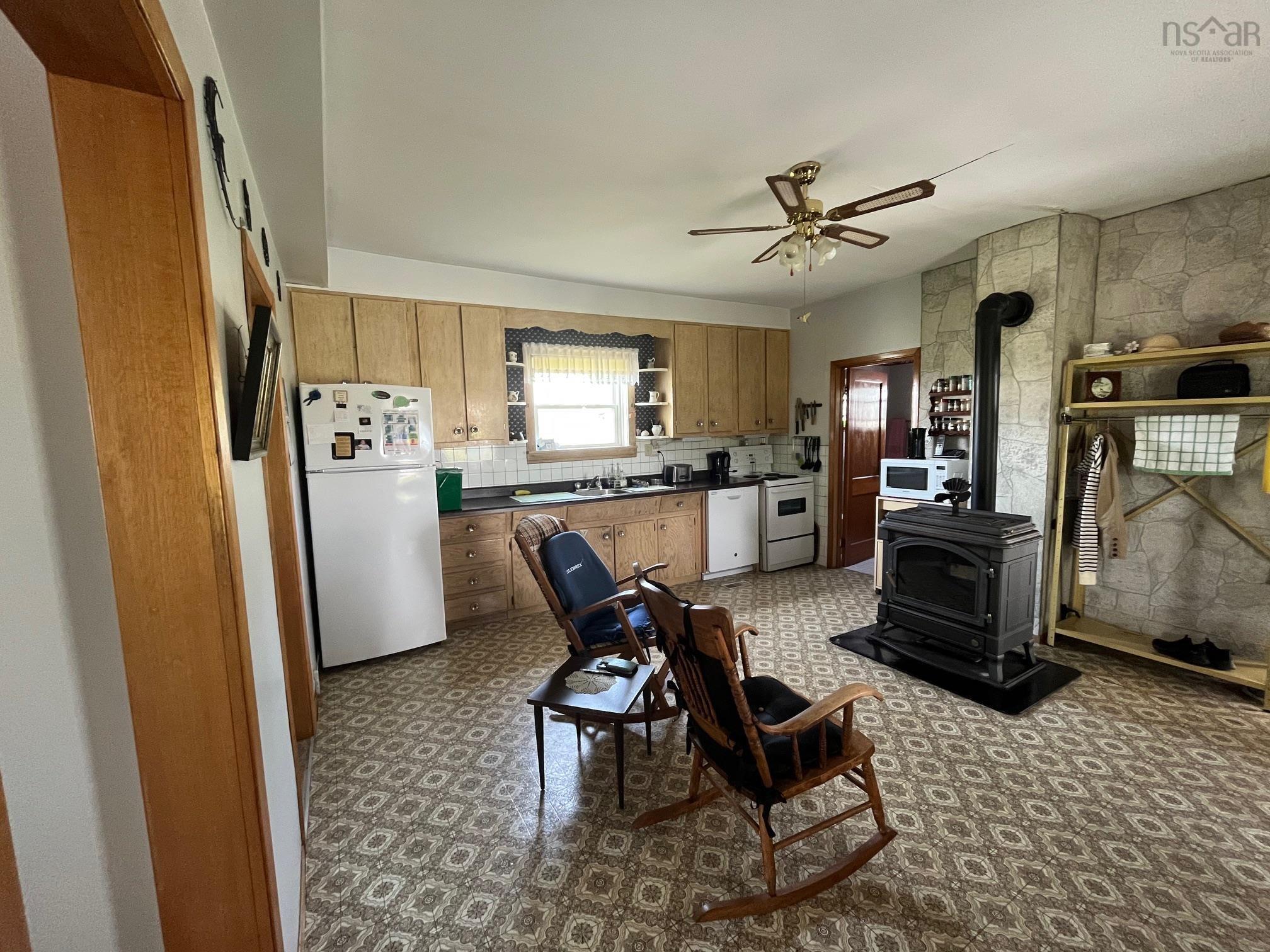 $199,000.00: 3685 Highway 209, Advocate Harbour