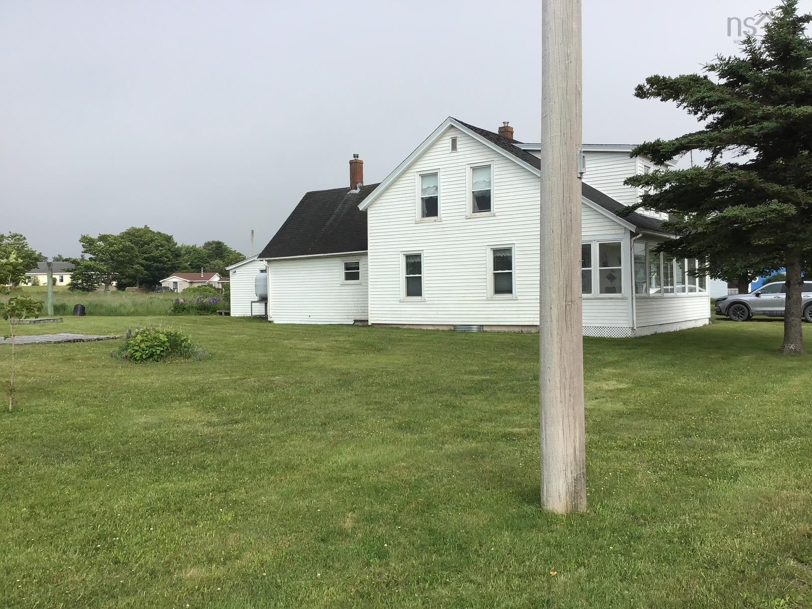 $199,000.00: 3685 Highway 209, Advocate Harbour